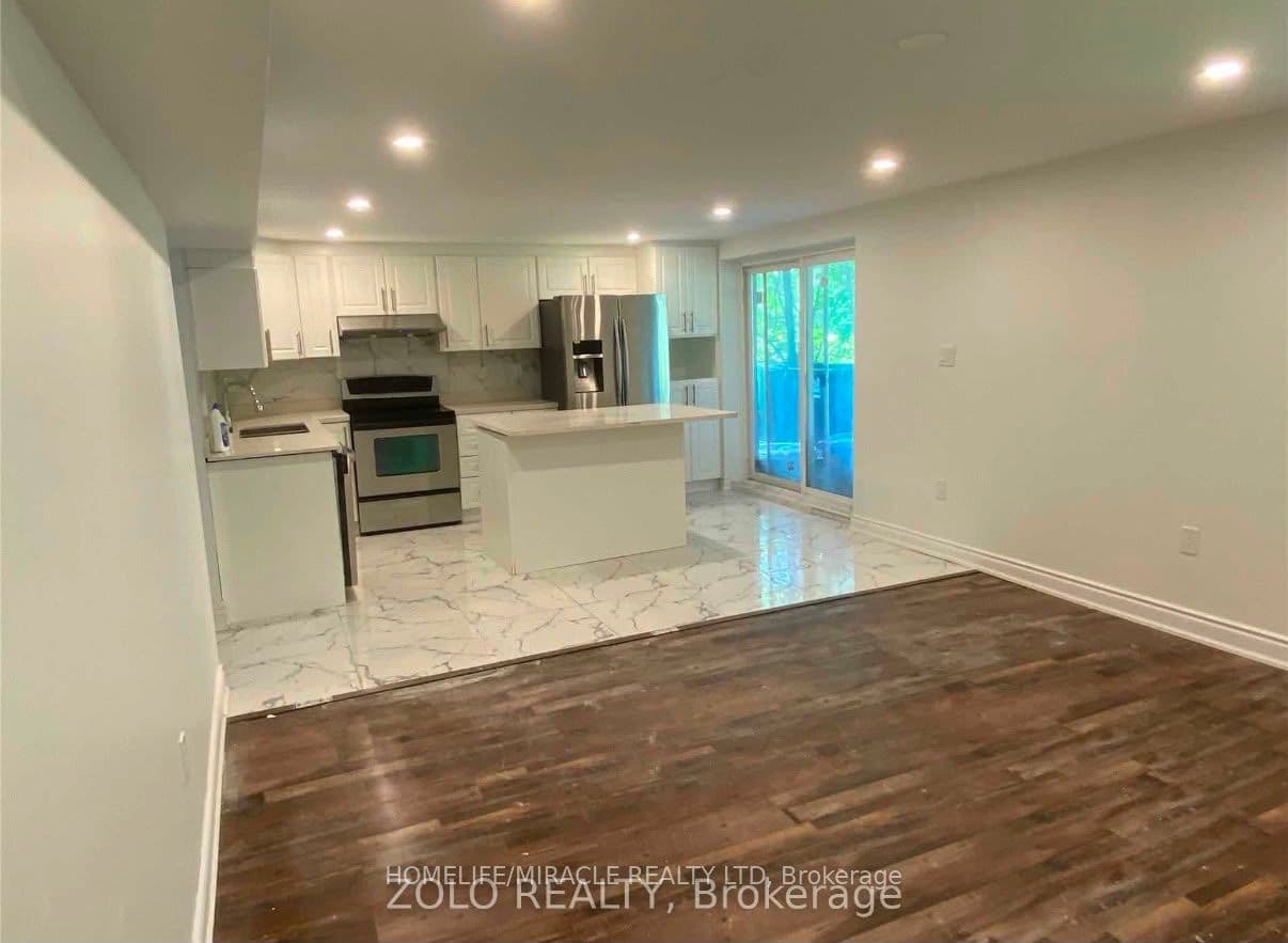 236 Renforth Drive — photograph 2