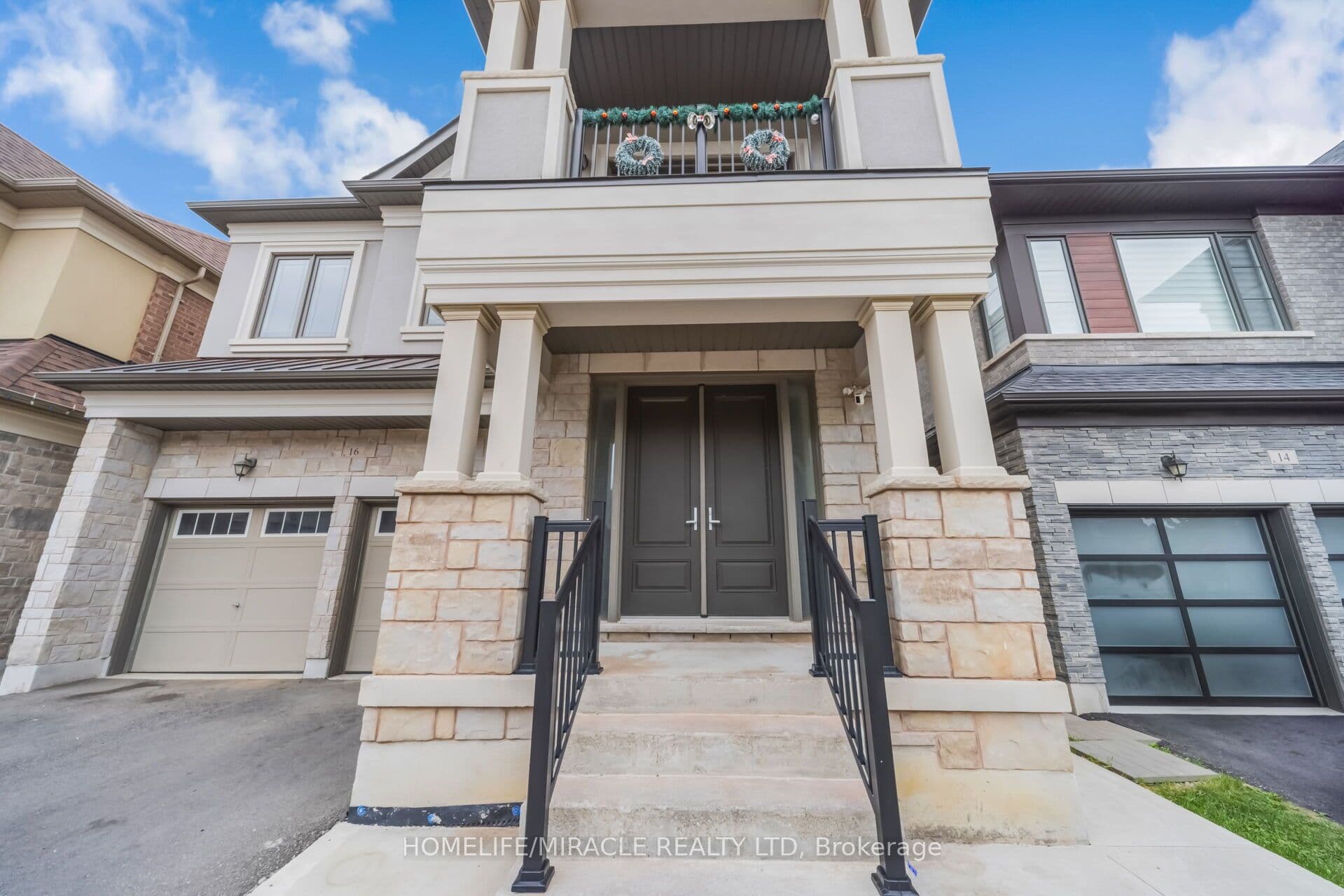 16 Lyle Way — photograph 2