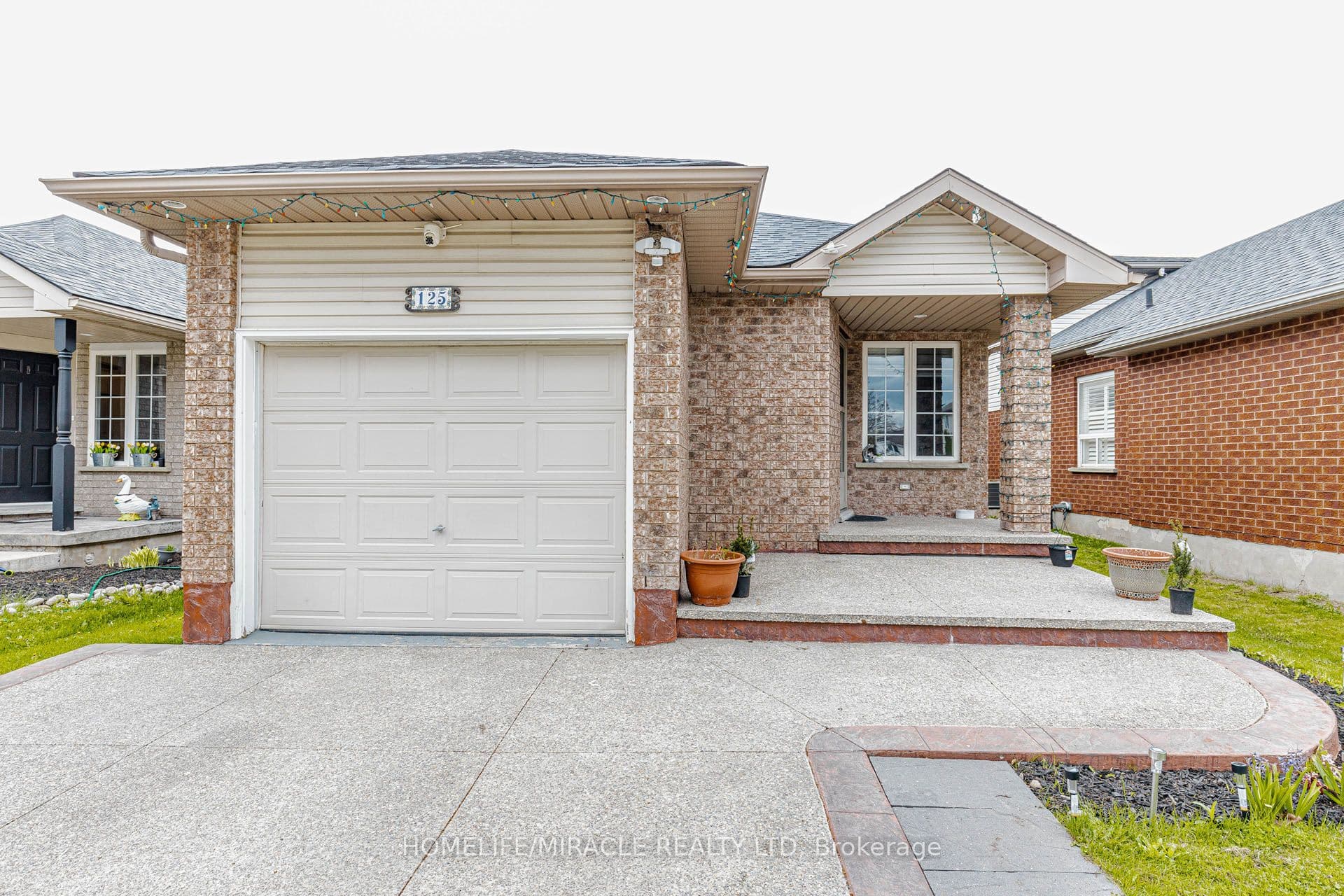 125 Hawkins Drive — photograph 5