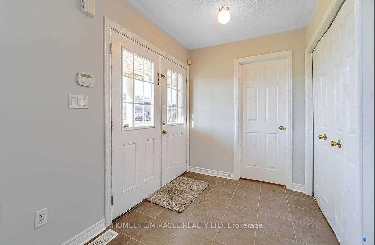 1439 Costigan Road — photograph 5