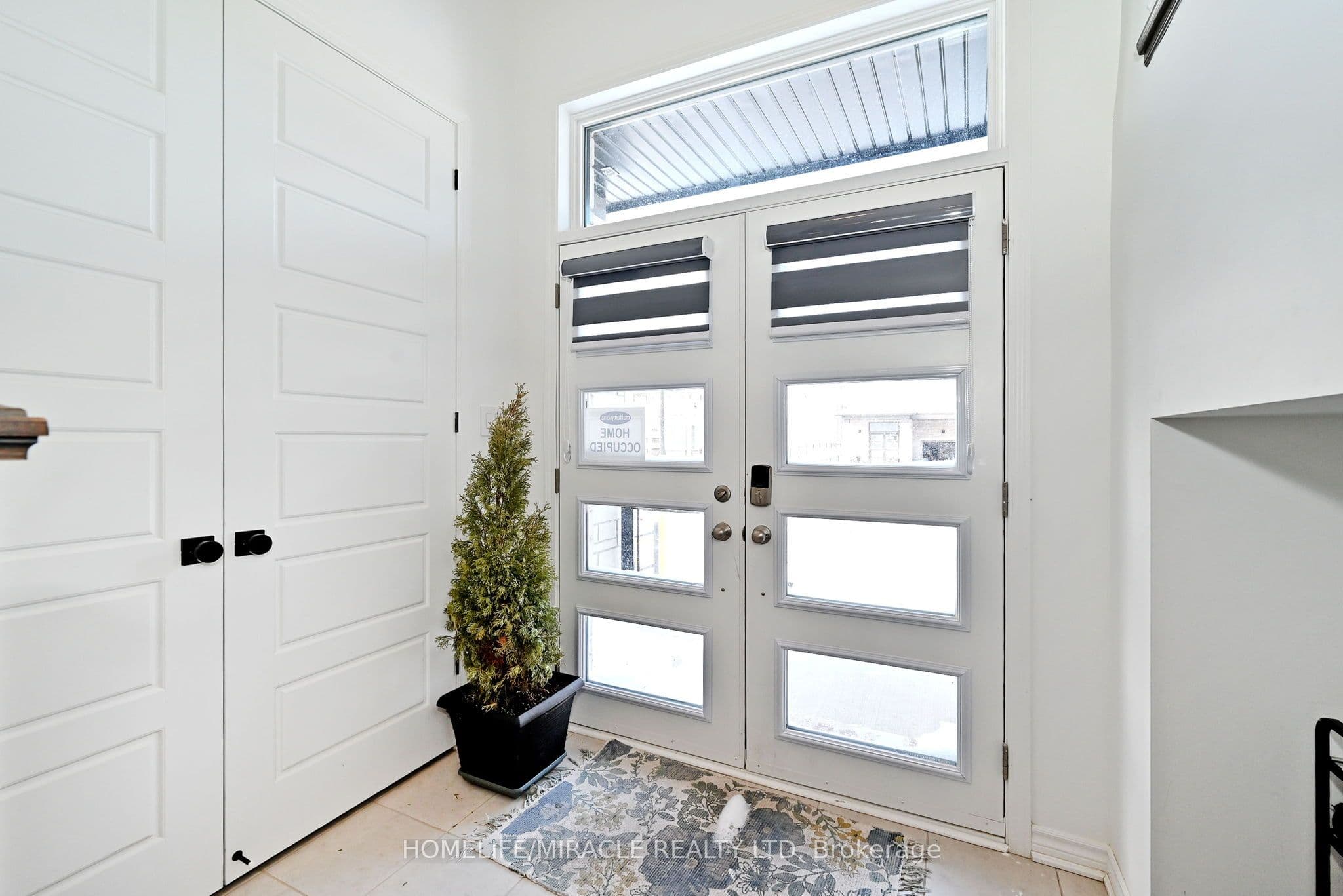 689 Mika Street — photograph 4