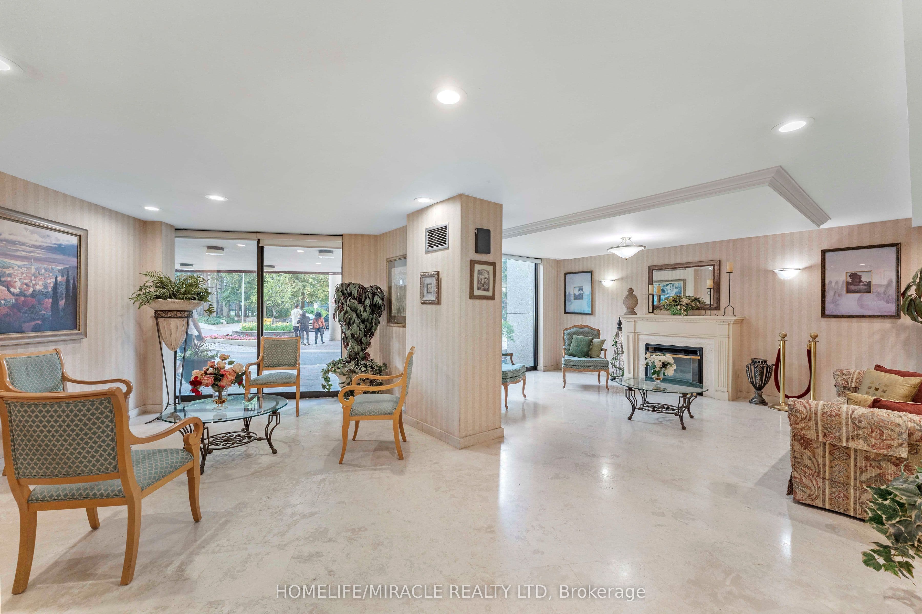 3700 Kaneff Crescent #202 — photograph 3