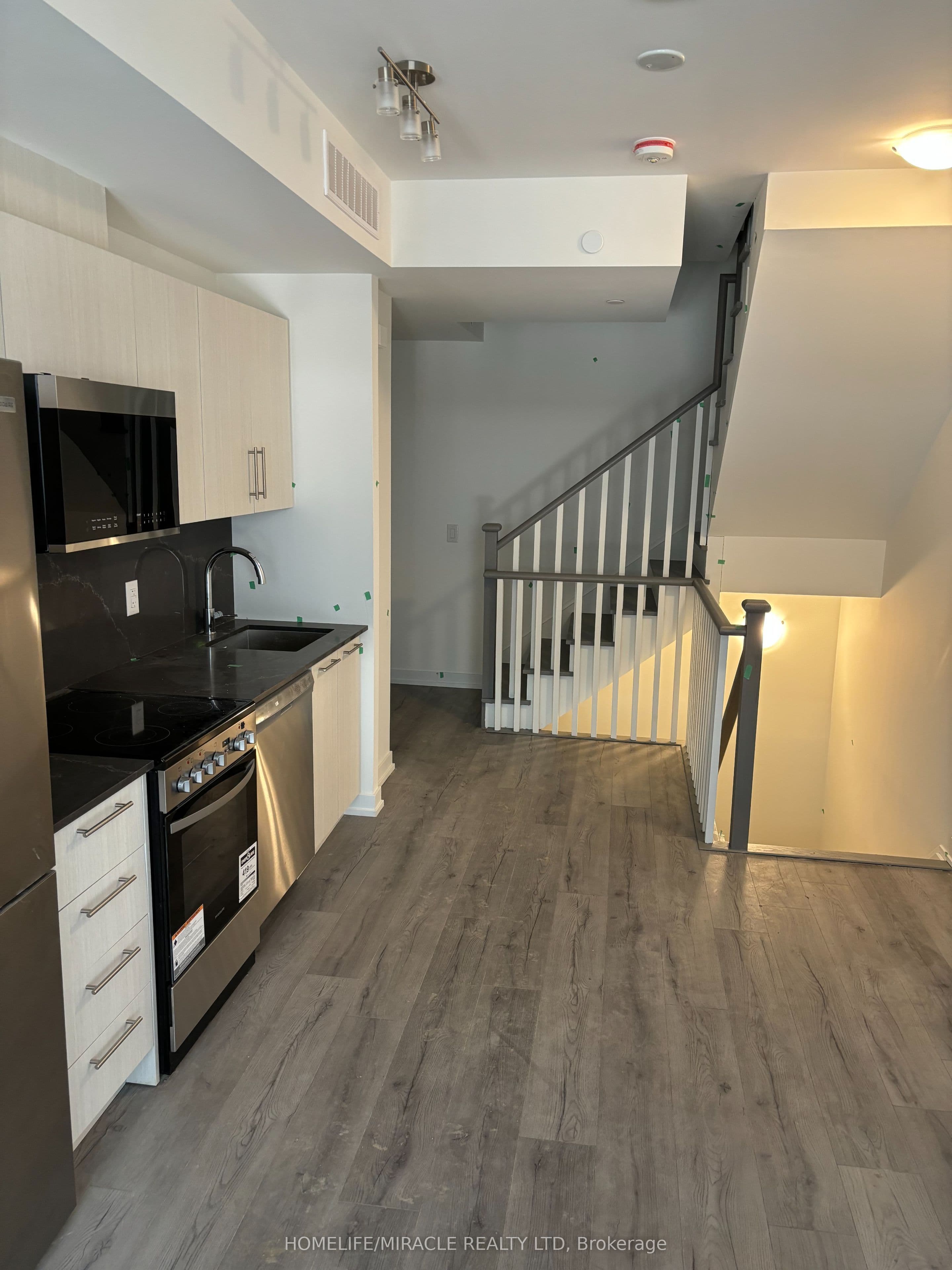 861 Sheppard Avenue #61 BlkB — photograph 3