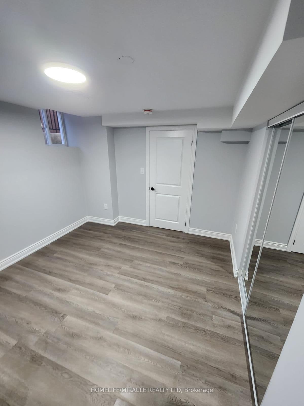 137 Sunforest Drive — photograph 4