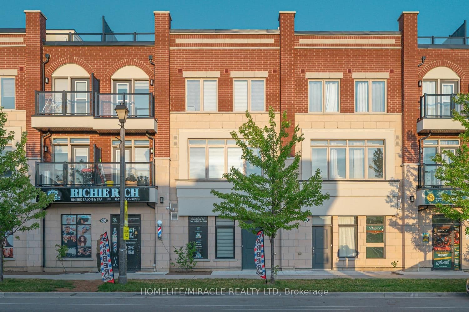 415 Dougall Avenue — photograph 2