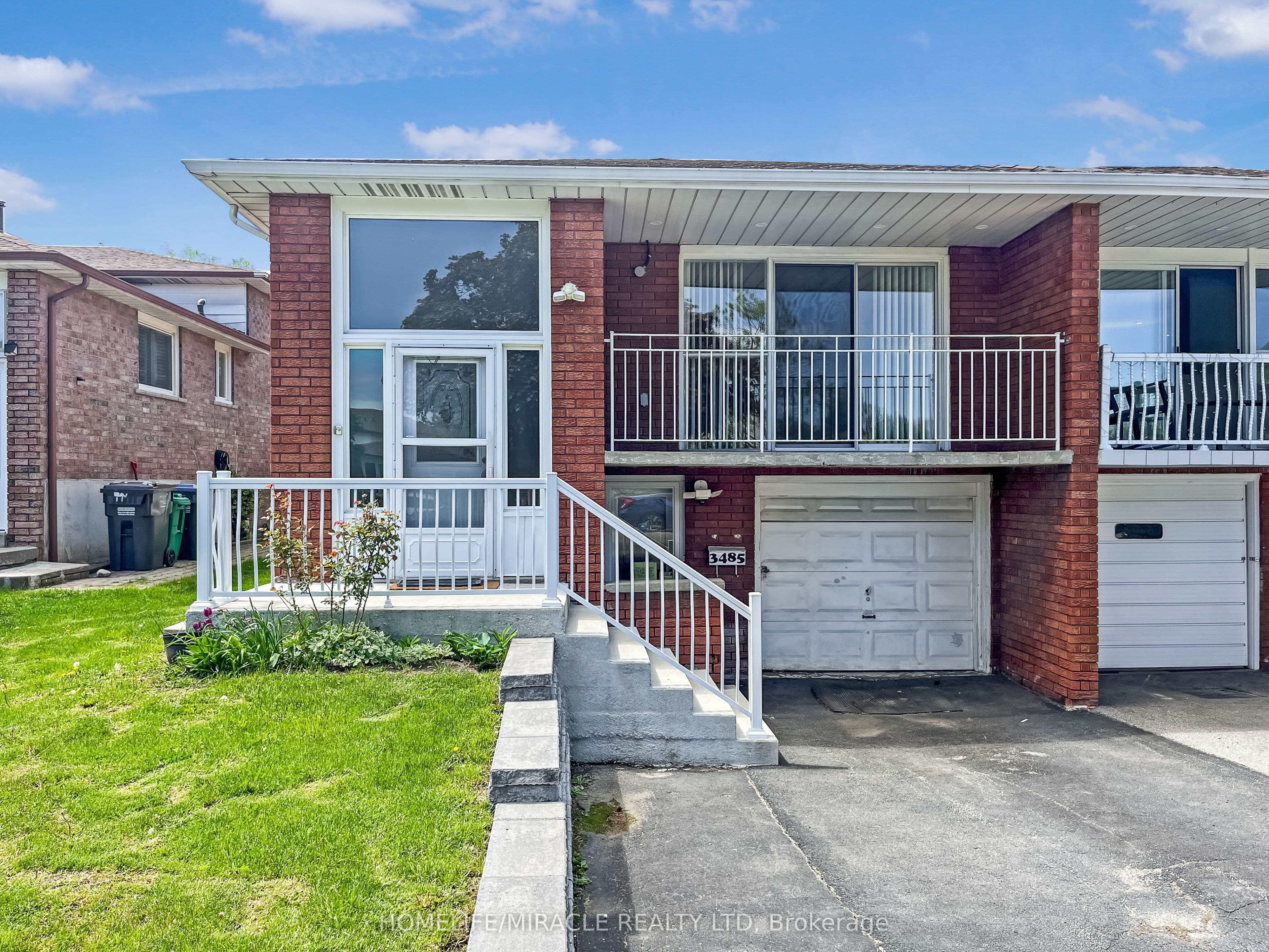 3485 Oakglade Crescent — photograph 2