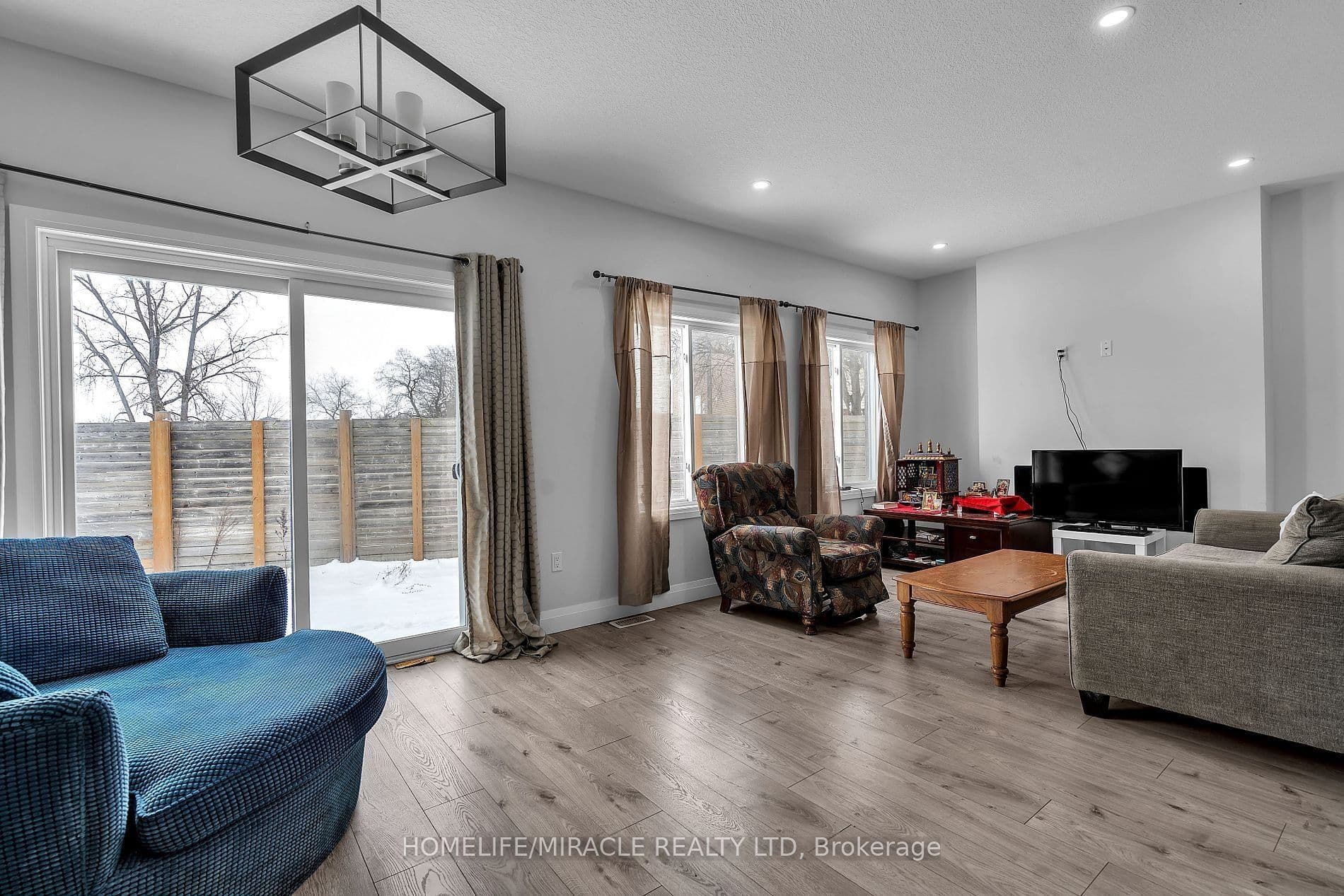 121 Marconi Court — photograph 3