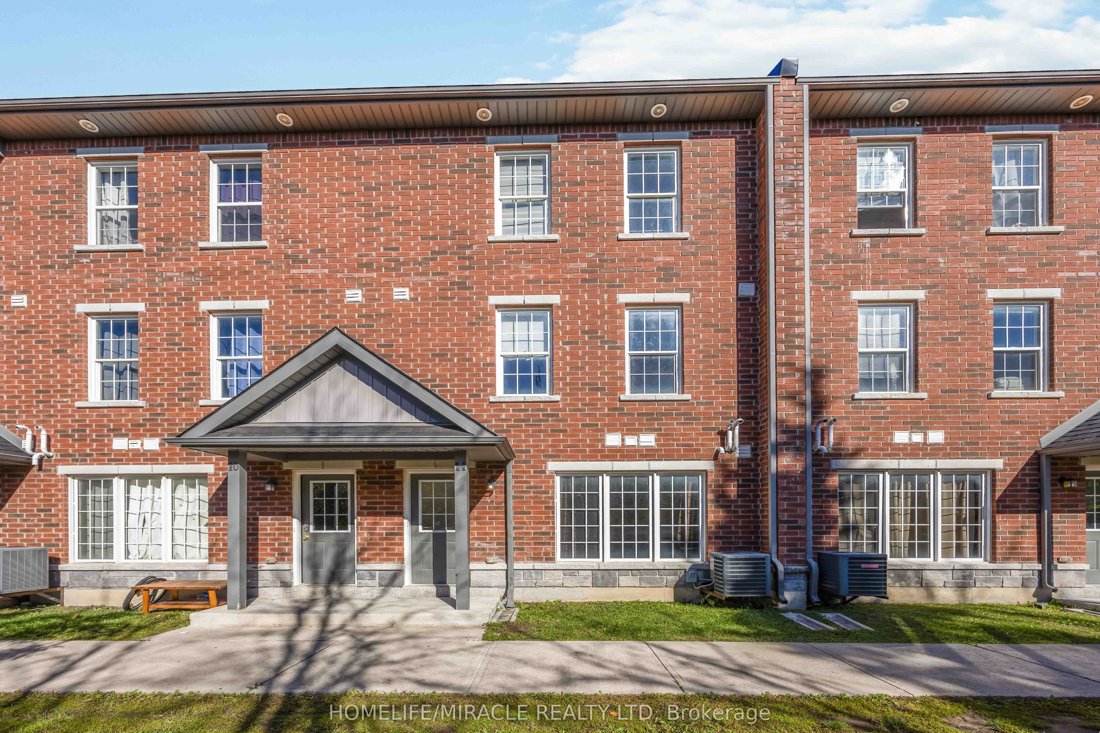 244 Penetanguishene Road #11 — photograph 2