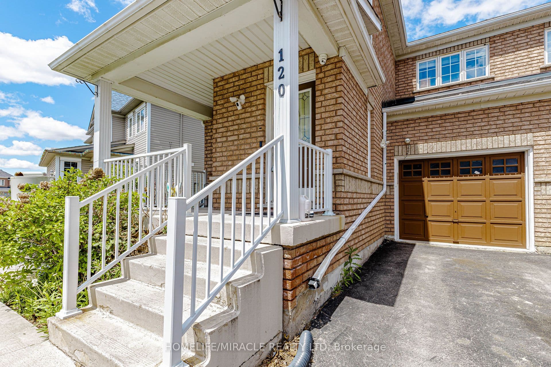 120 Viceroy Crescent — photograph 5