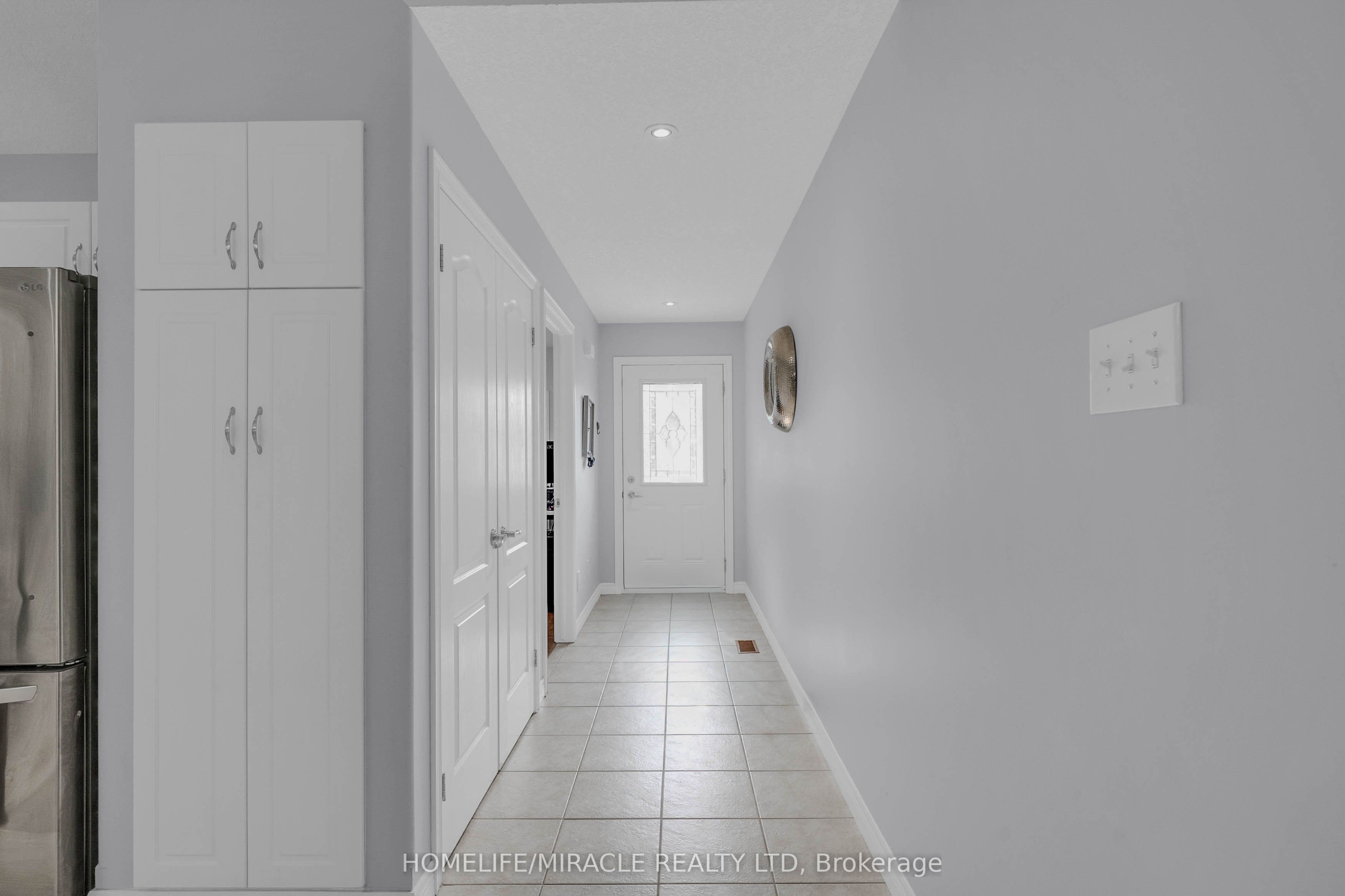 560 Grey Street #3 — photograph 5