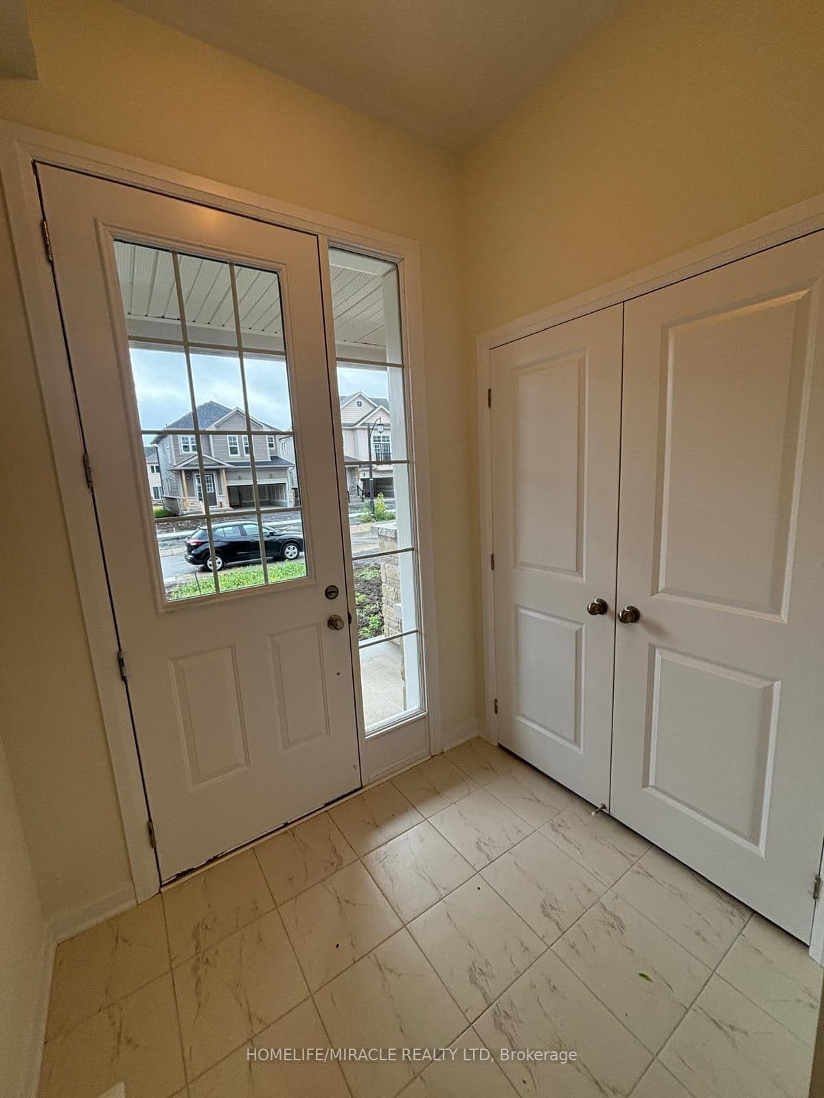 80 Oakmont Drive — photograph 3