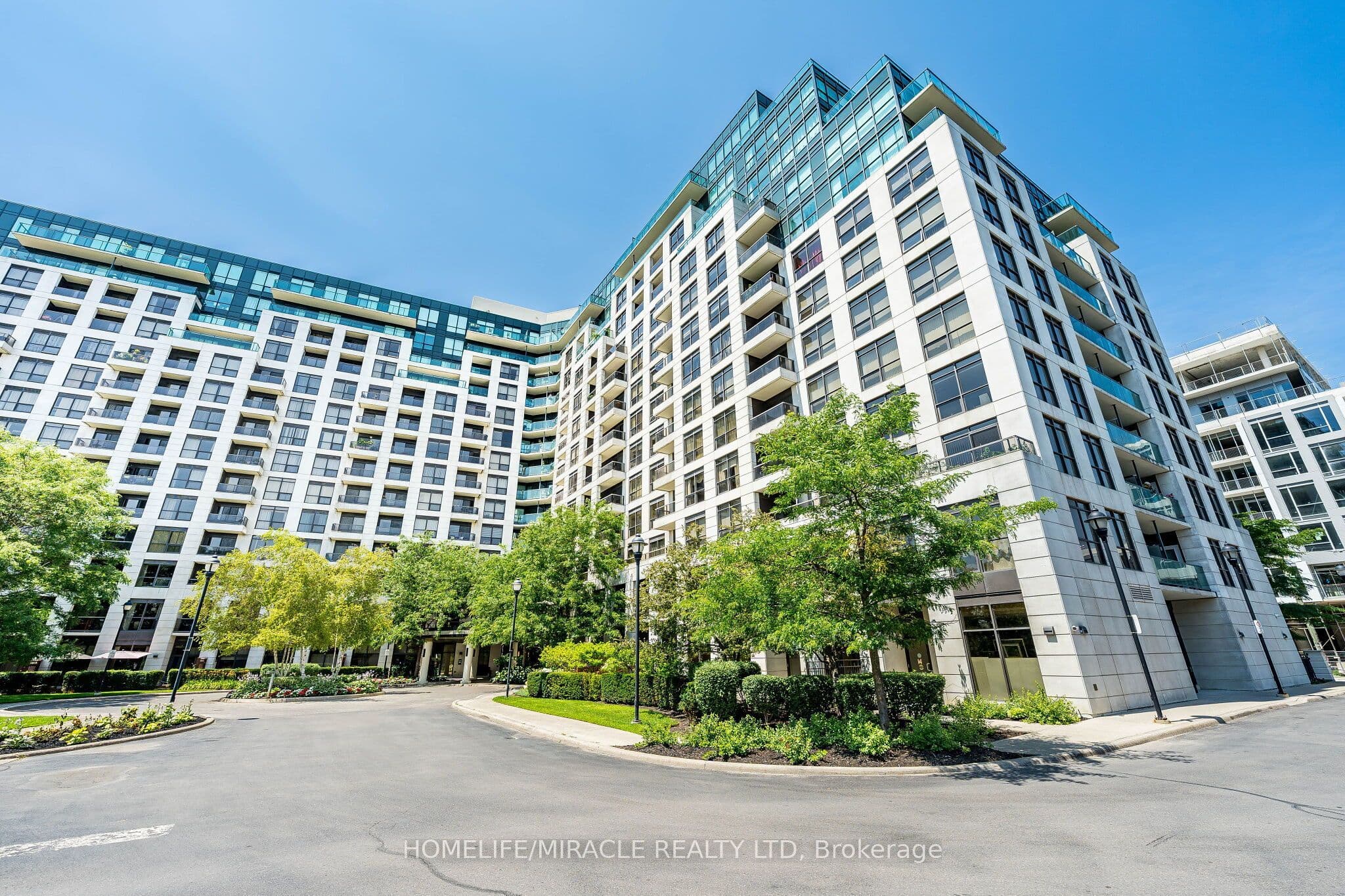 18 Harding Boulevard #121 — featured photograph