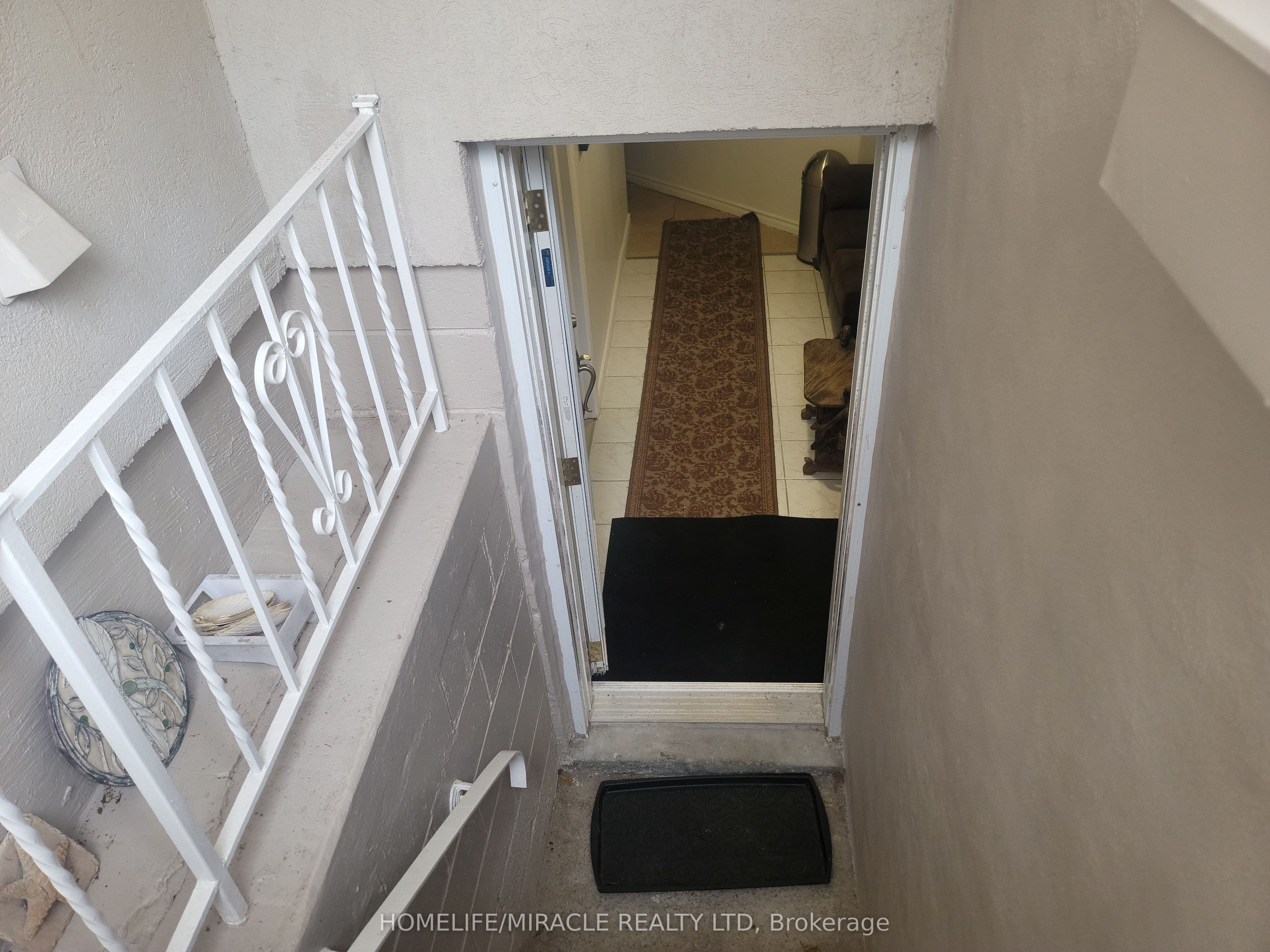 1252 Hillhurst Road #Basement — featured photograph