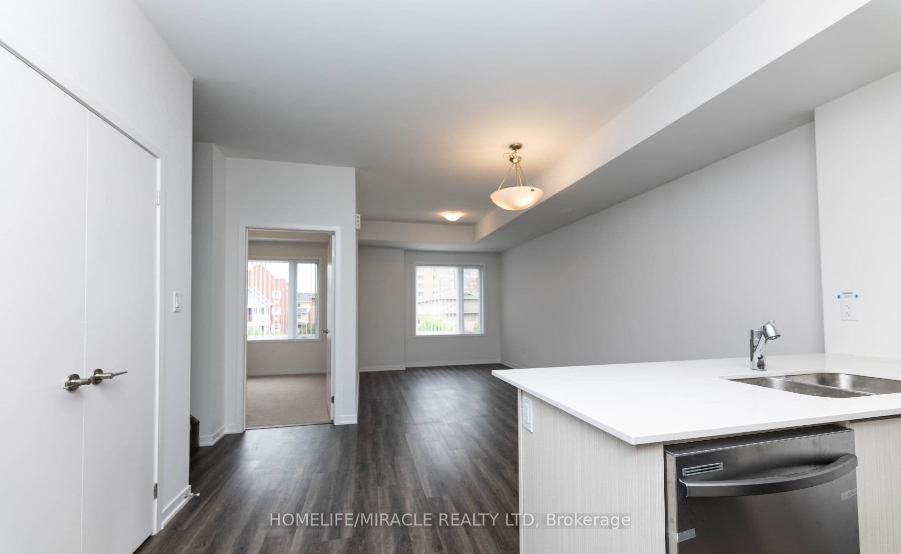 20 Lloyd Jane Lane #166 — photograph 4