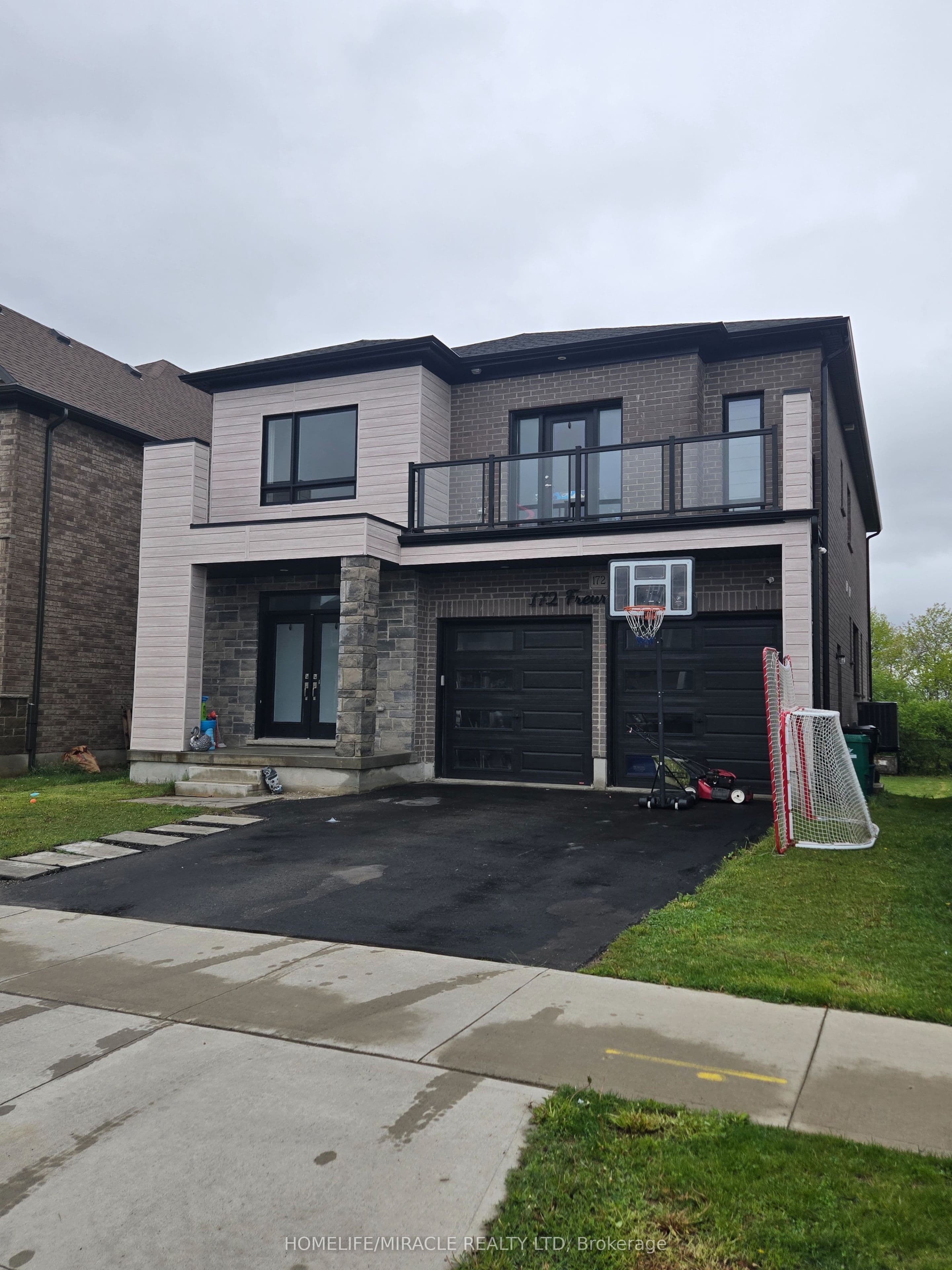 172 Freure Drive — photograph 3