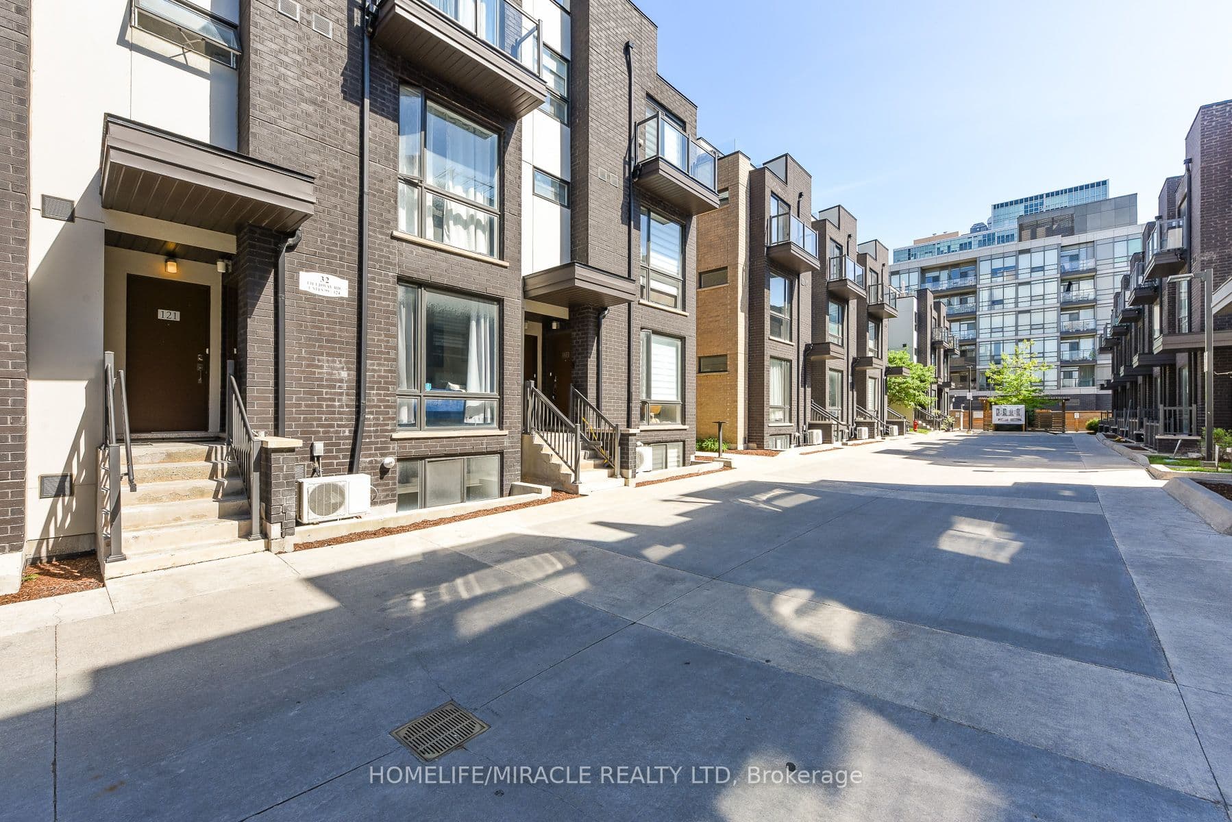 32 Fieldway Road #122 — photograph 2