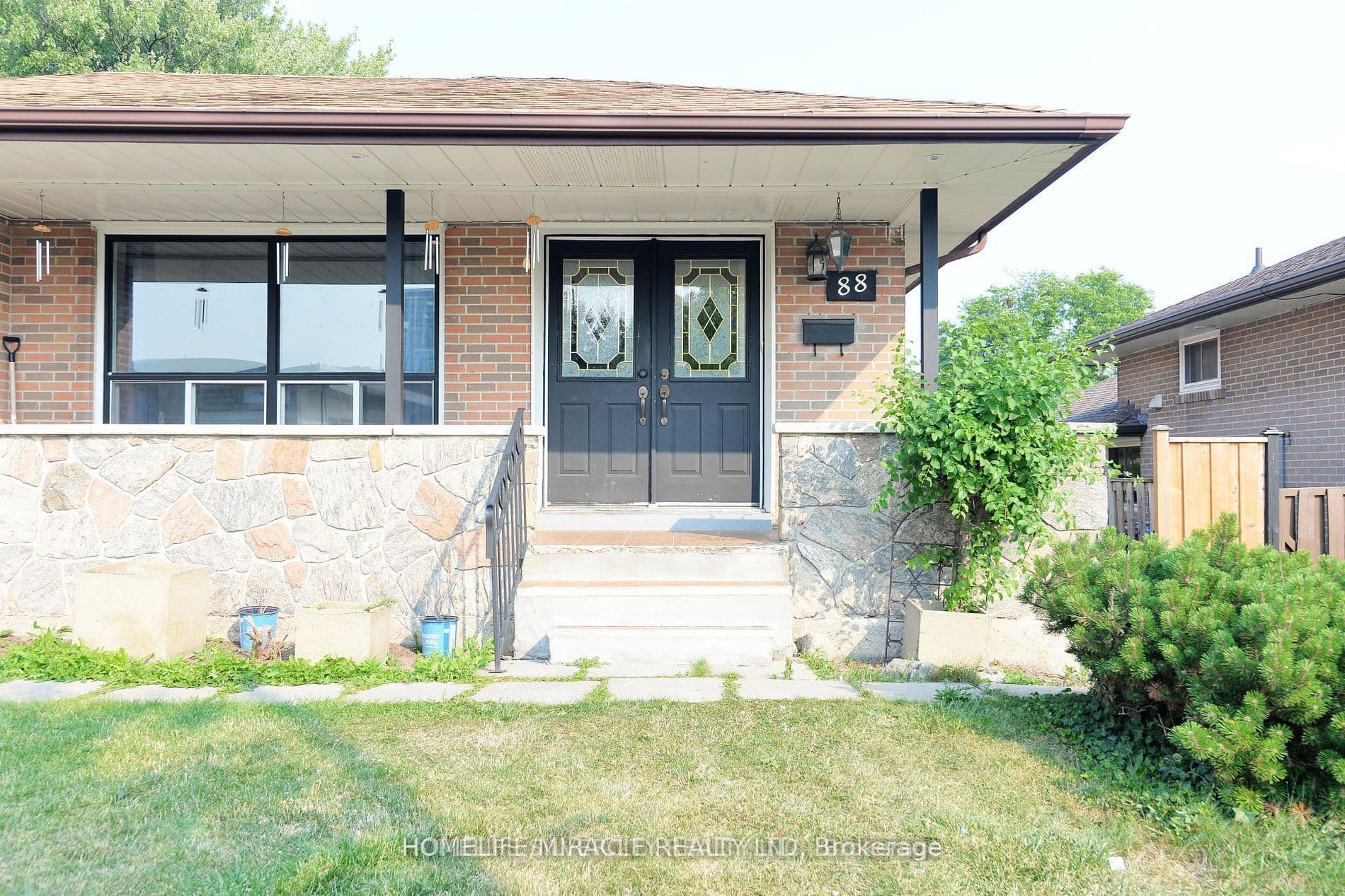 88 Ardglen Drive — photograph 4