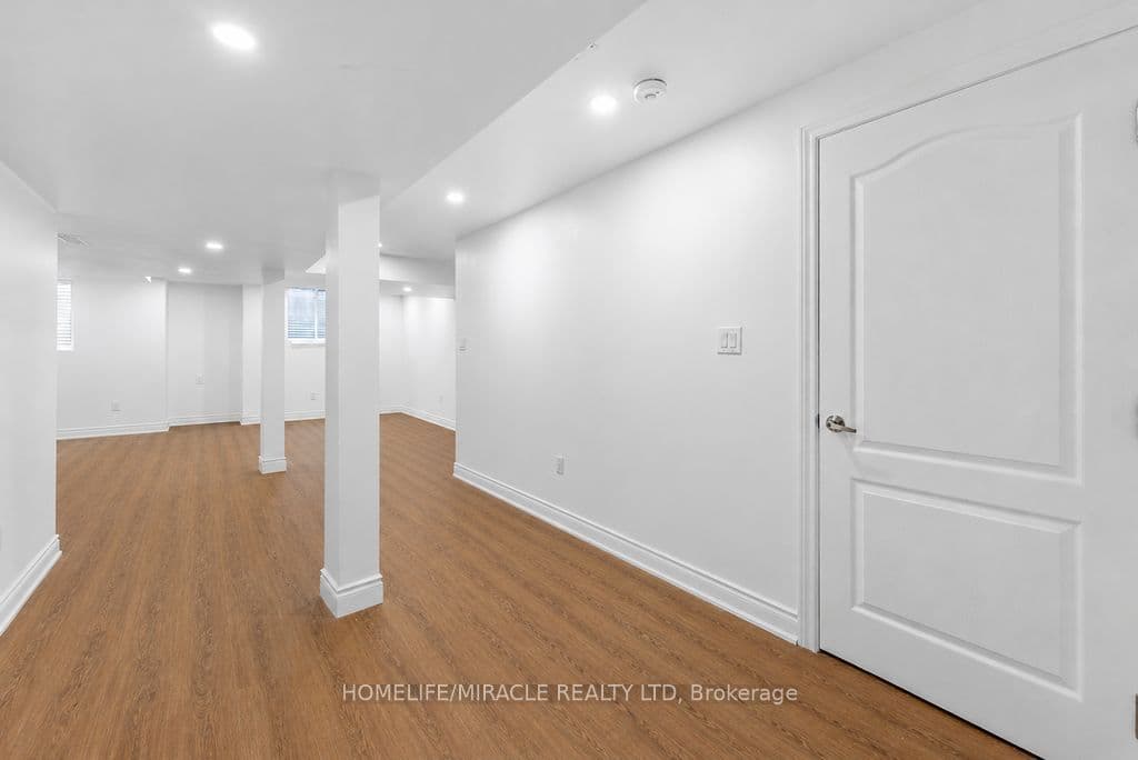 1583 Frolis Street — photograph 4