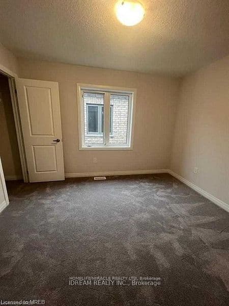 28 Crossmore Crescent — photograph 5