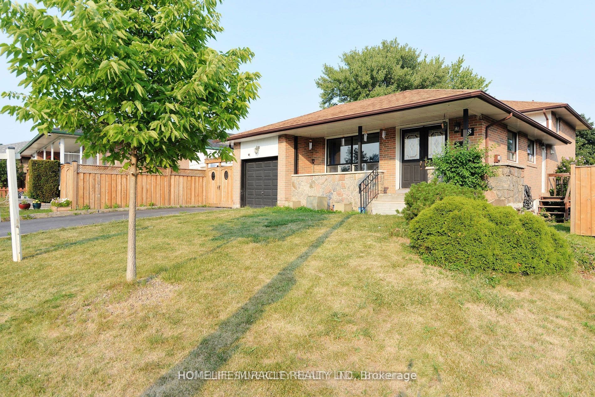 88 Ardglen Drive — photograph 3