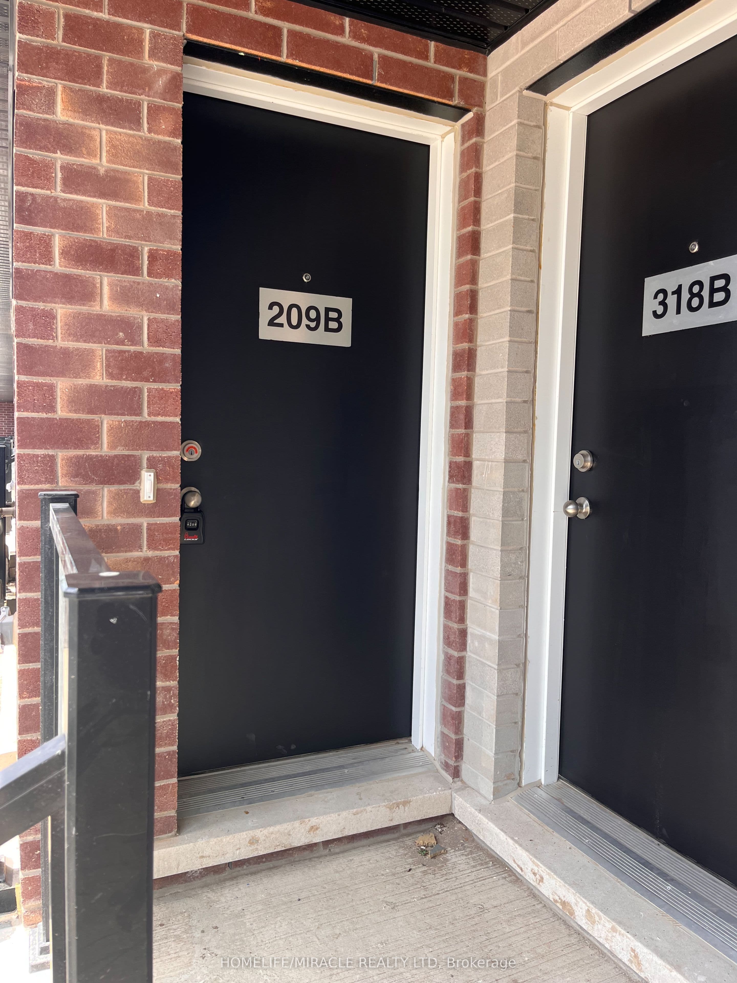 16 Melbourne Avenue #209B — featured photograph