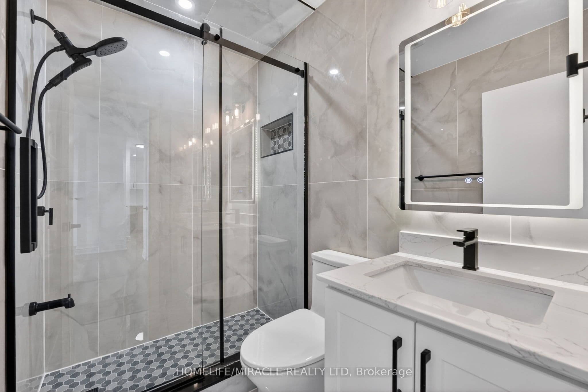 456 Carlton Street #5 — photograph 2