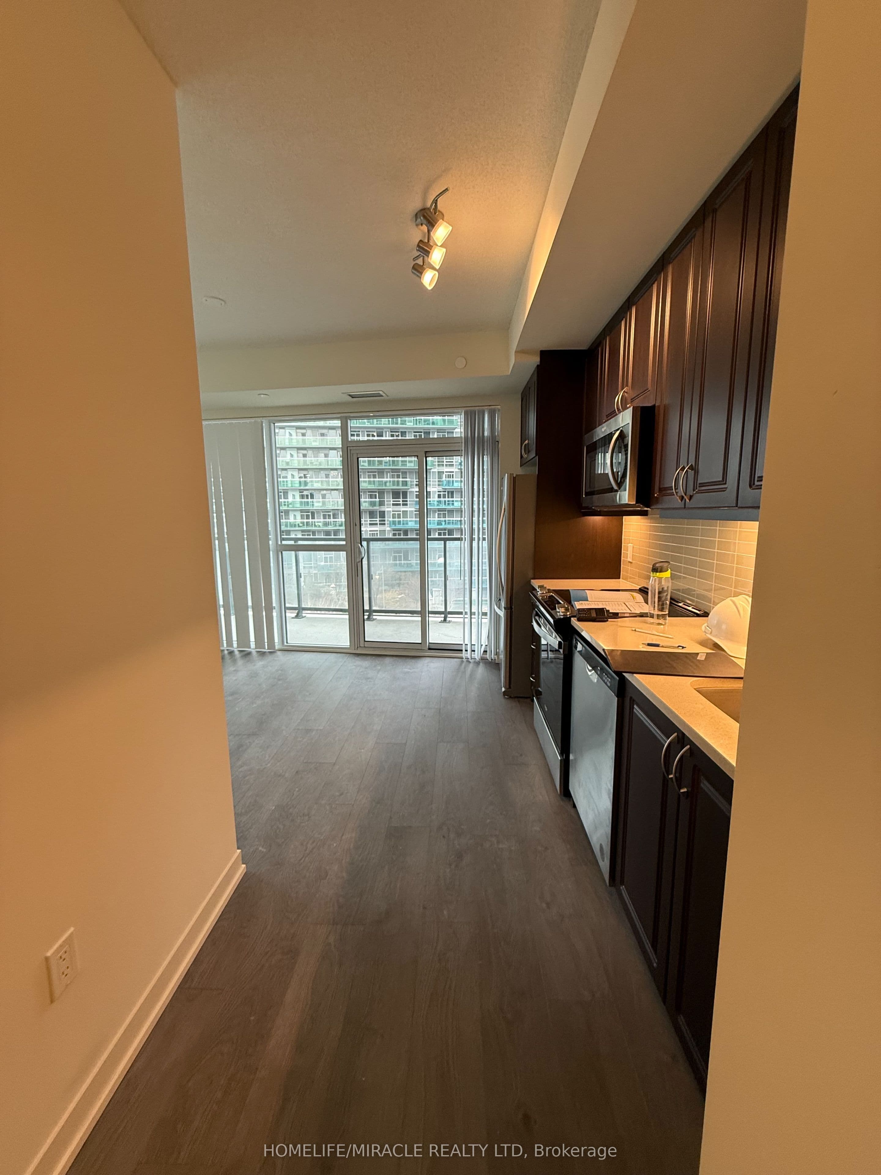 38 Annie Craig Drive #611 — photograph 5