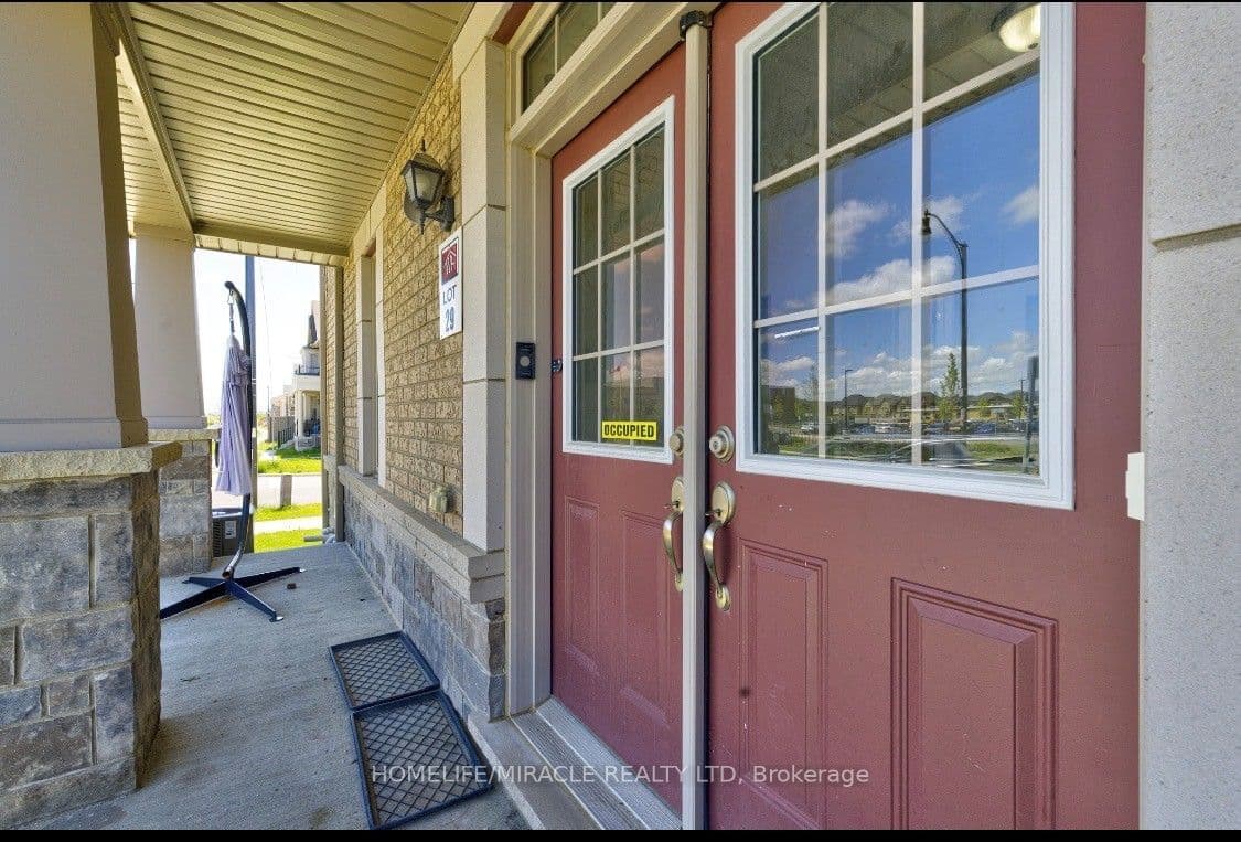 566 Brisdale Drive — photograph 4