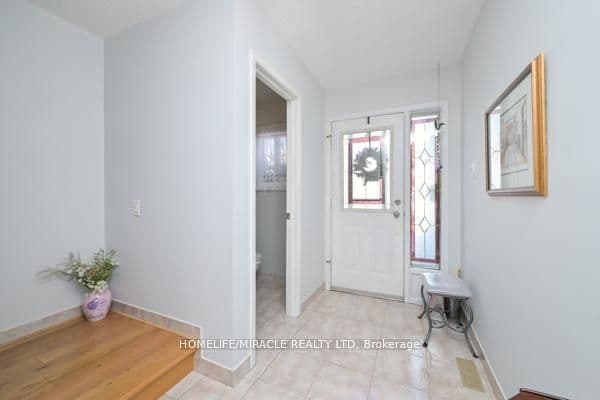 121 Falconer Drive #27 — photograph 3