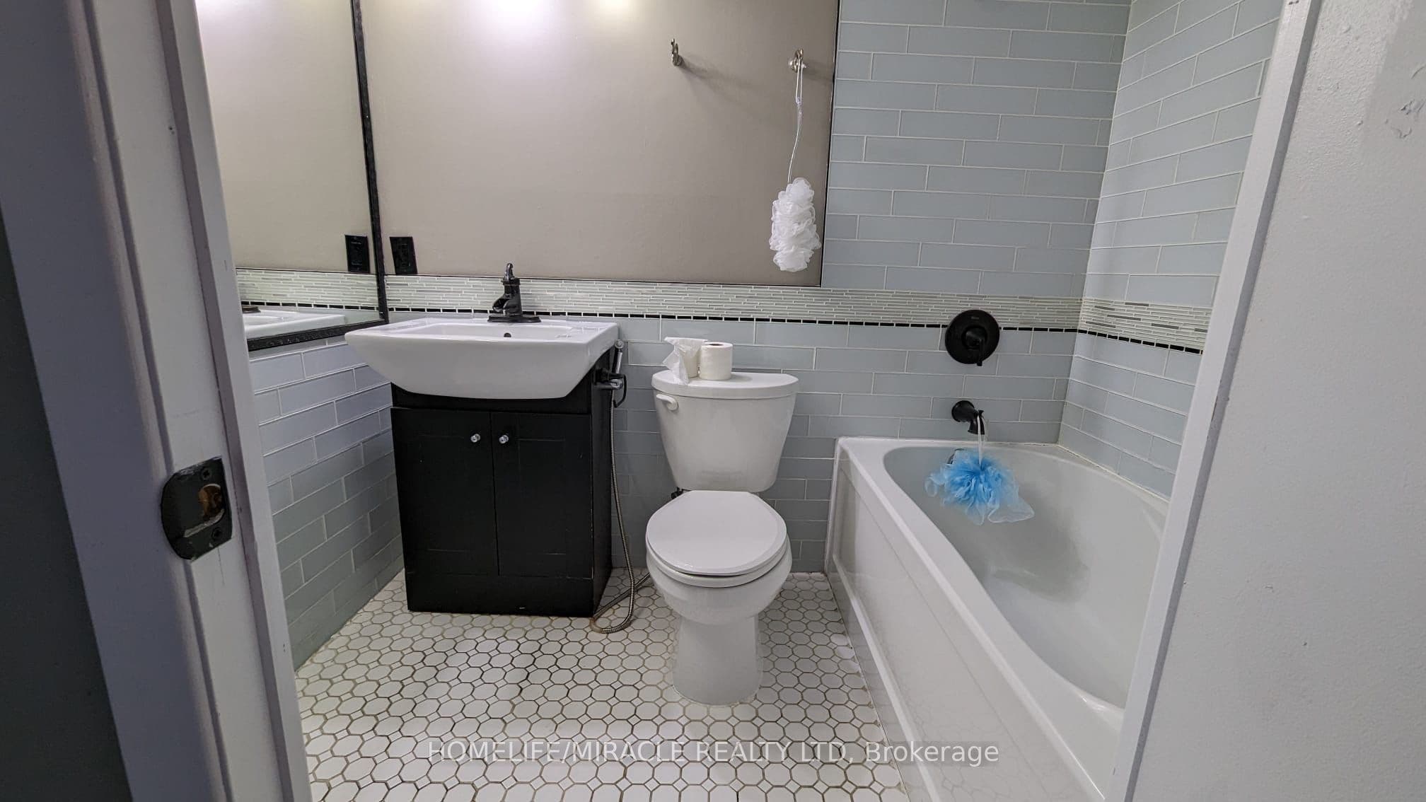 215 Glenridge Avenue #907 — photograph 3
