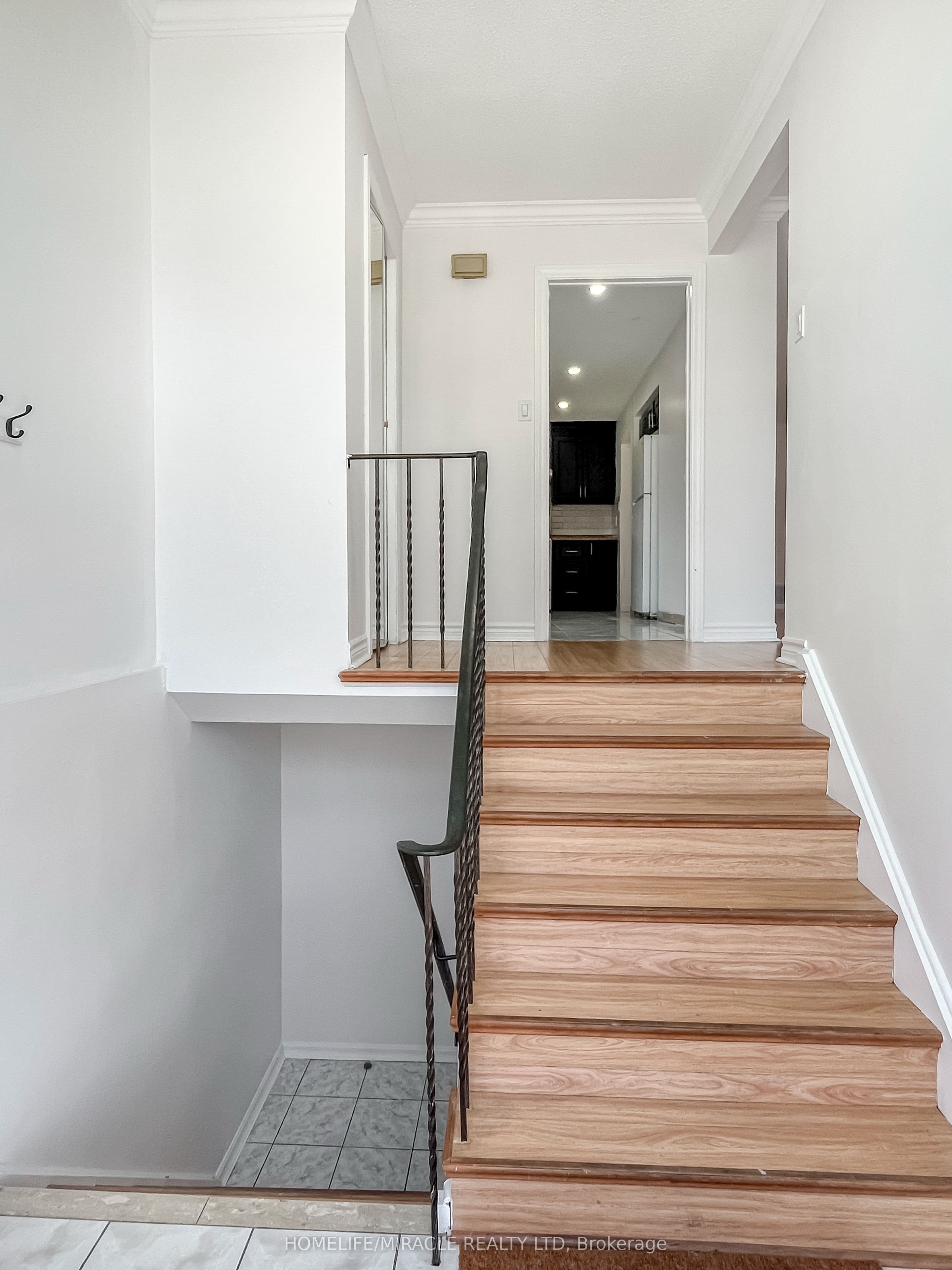 3485 Oakglade Crescent — photograph 5