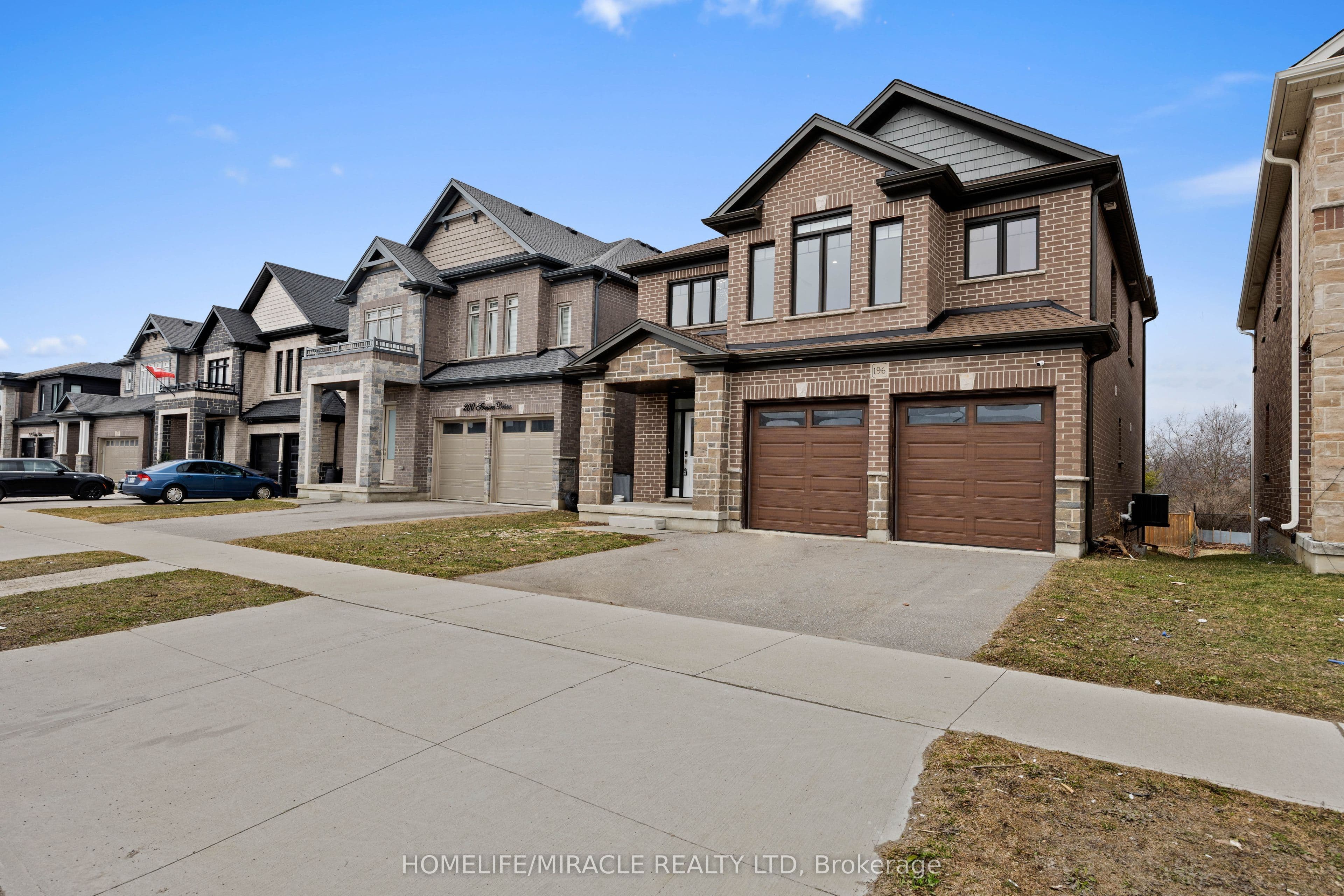 196 Freure Drive — photograph 3
