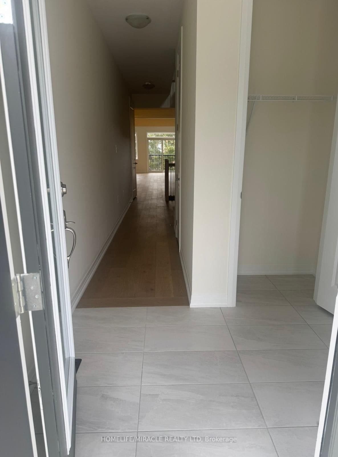 35 Rumi Court — photograph 2