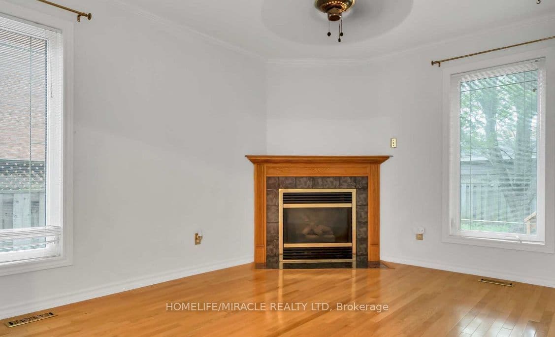 13 Morton Crescent — photograph 3