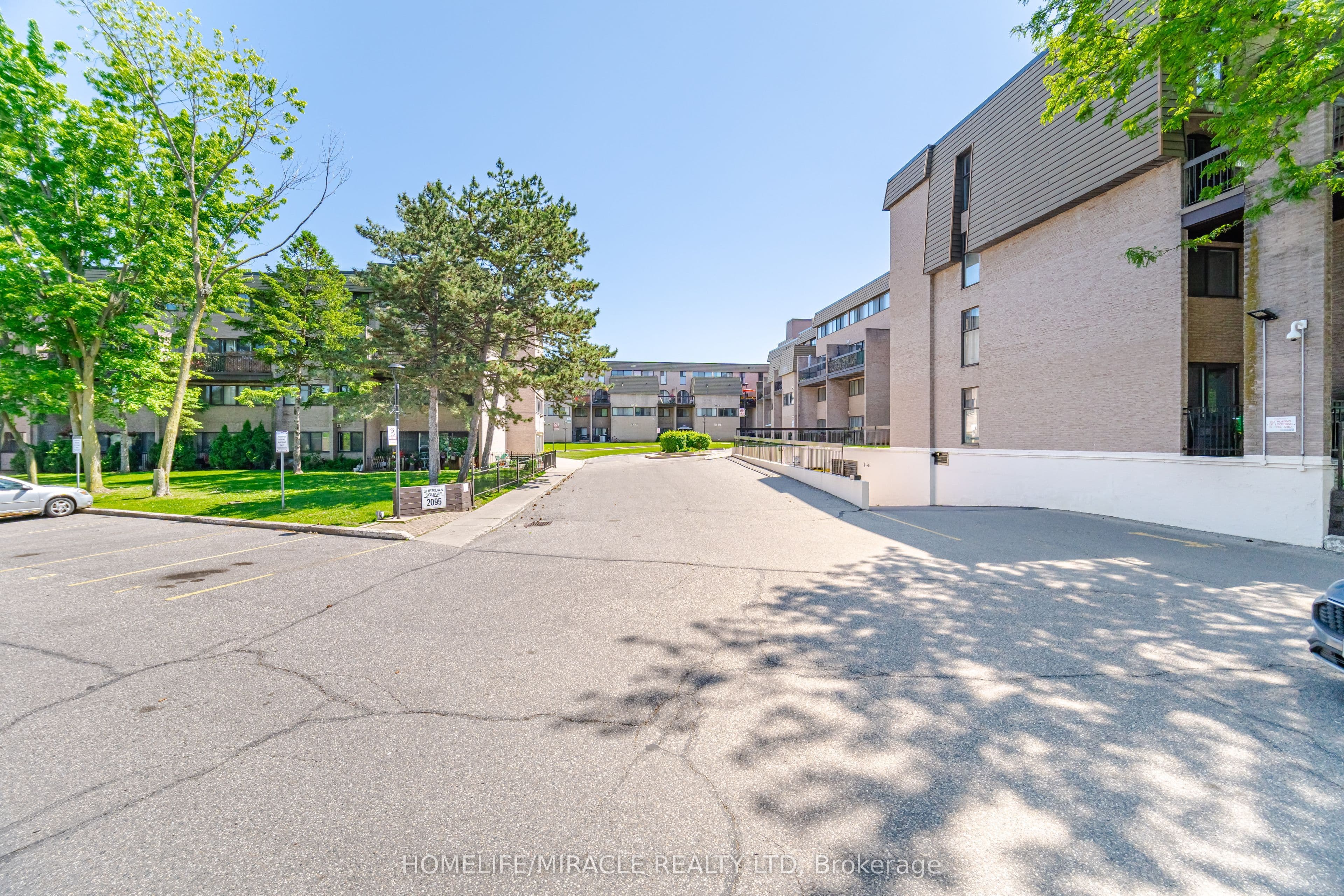 2095 Roche Court #137 — photograph 2
