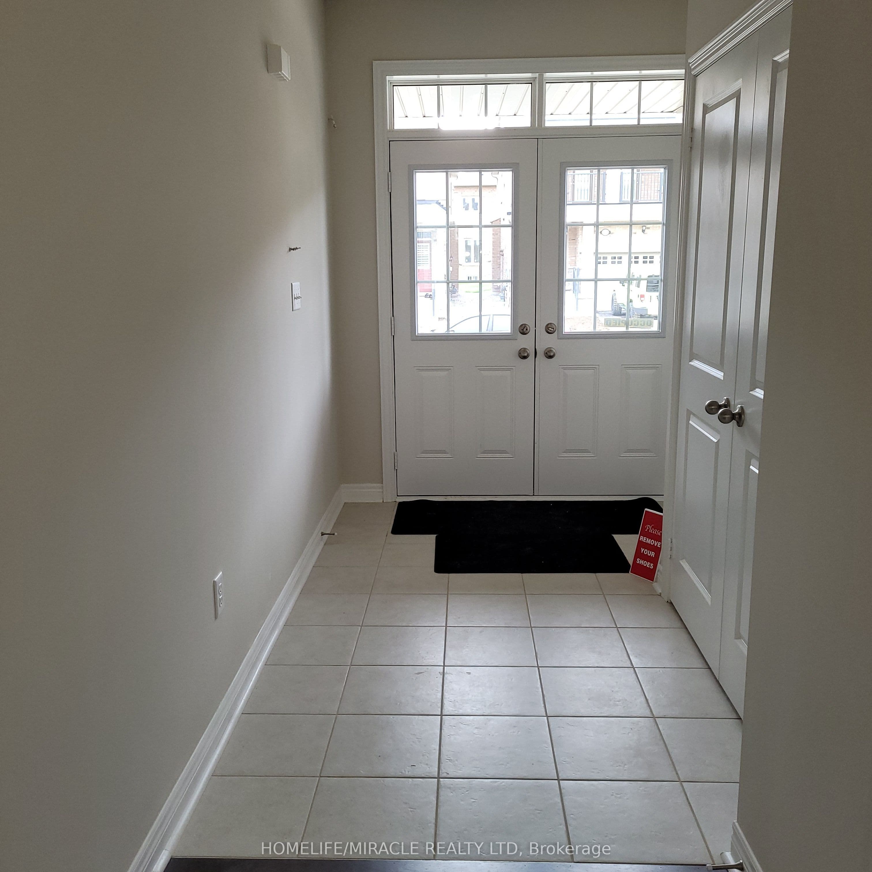 113 Finegan Circle — photograph 4
