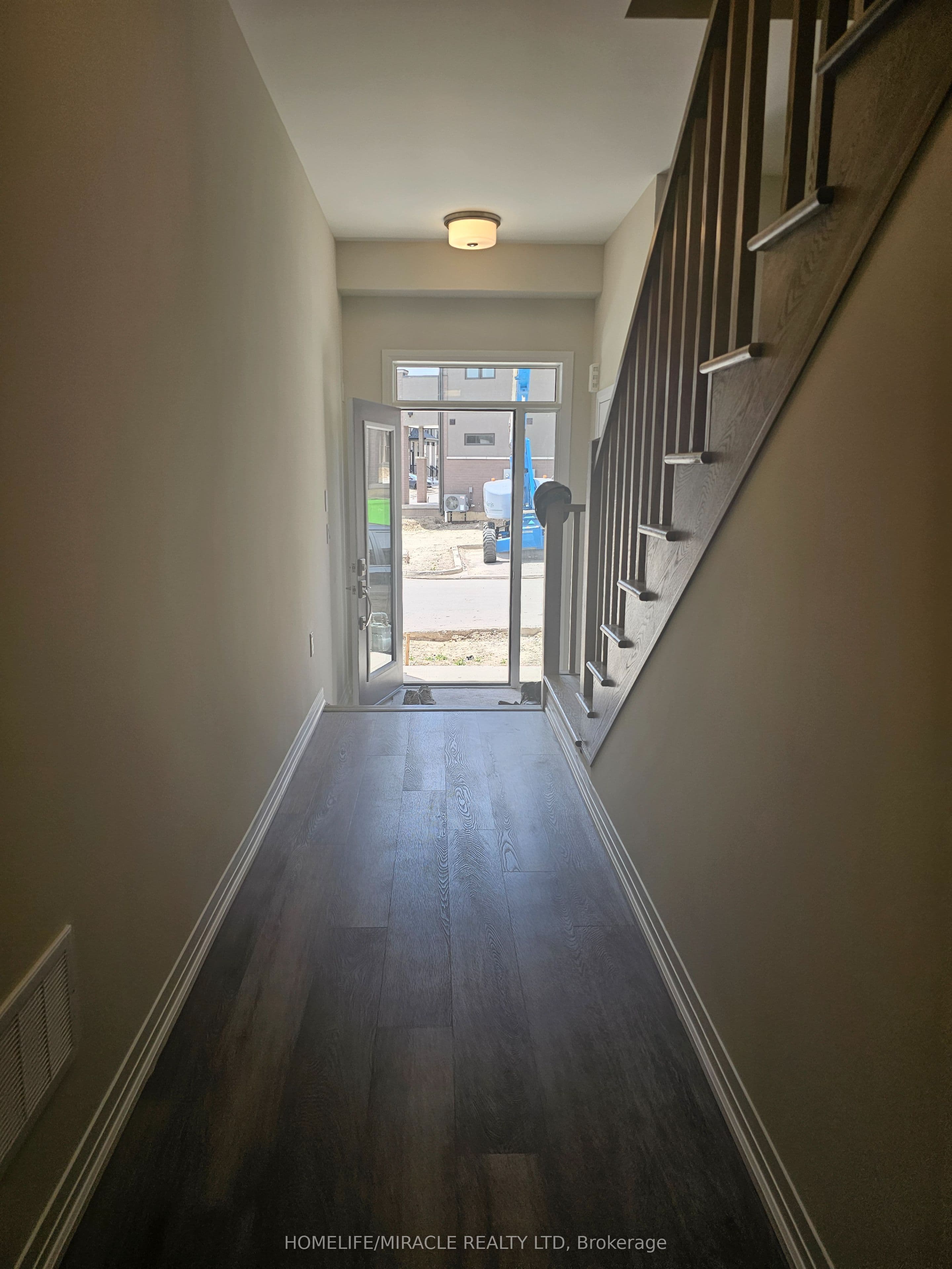 660 Colborne Street #10 — photograph 2