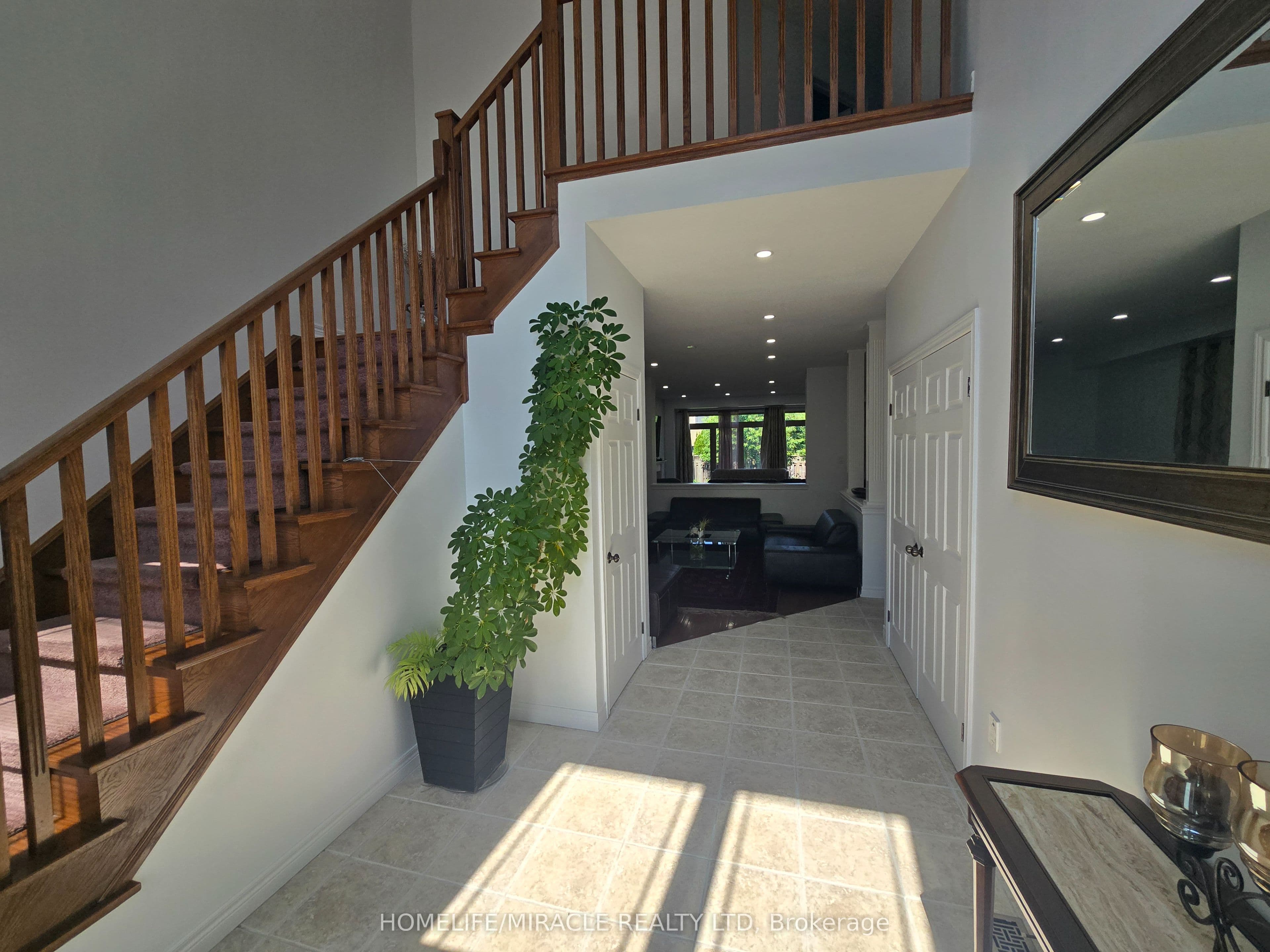 197 Cloverleaf Drive — photograph 3