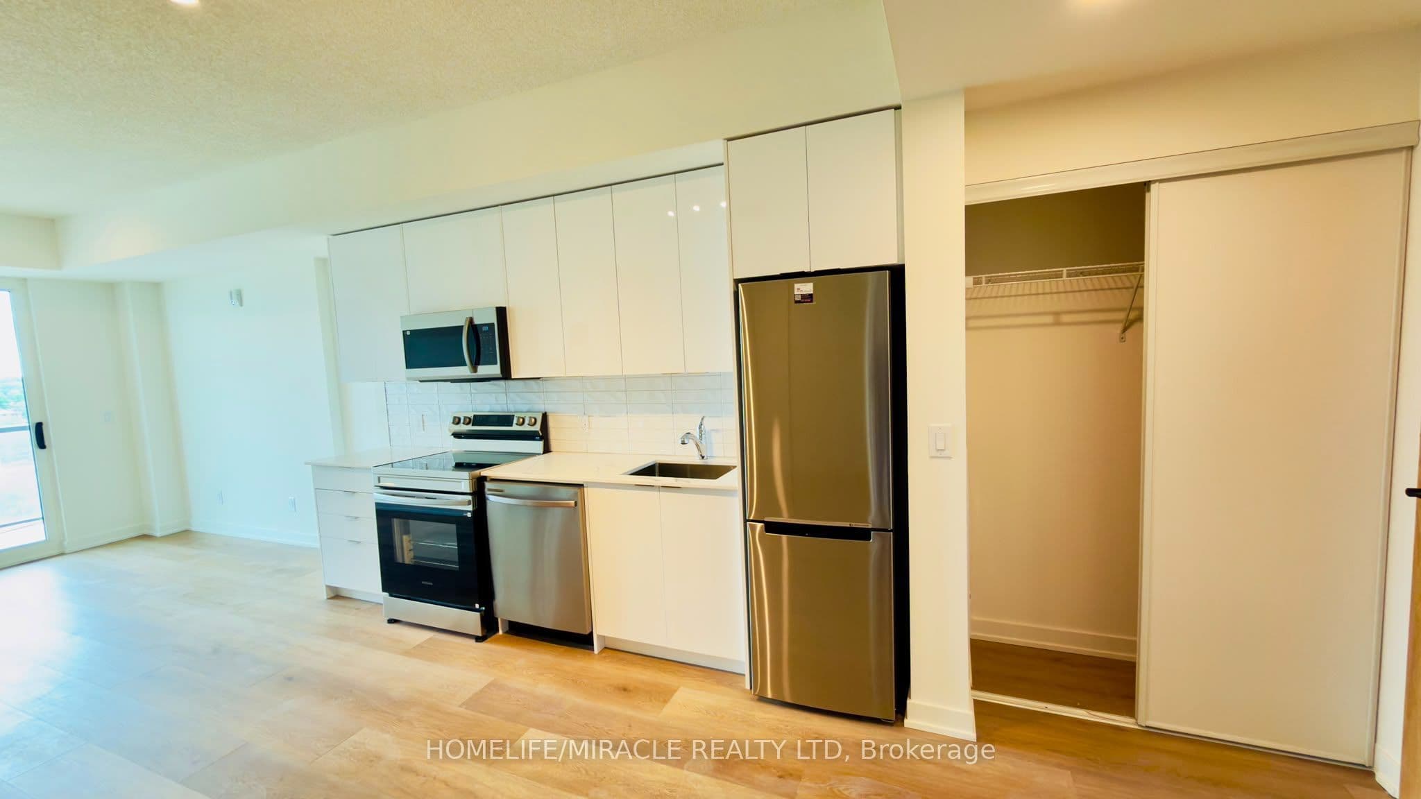 33 Erie Avenue #1205 — photograph 4