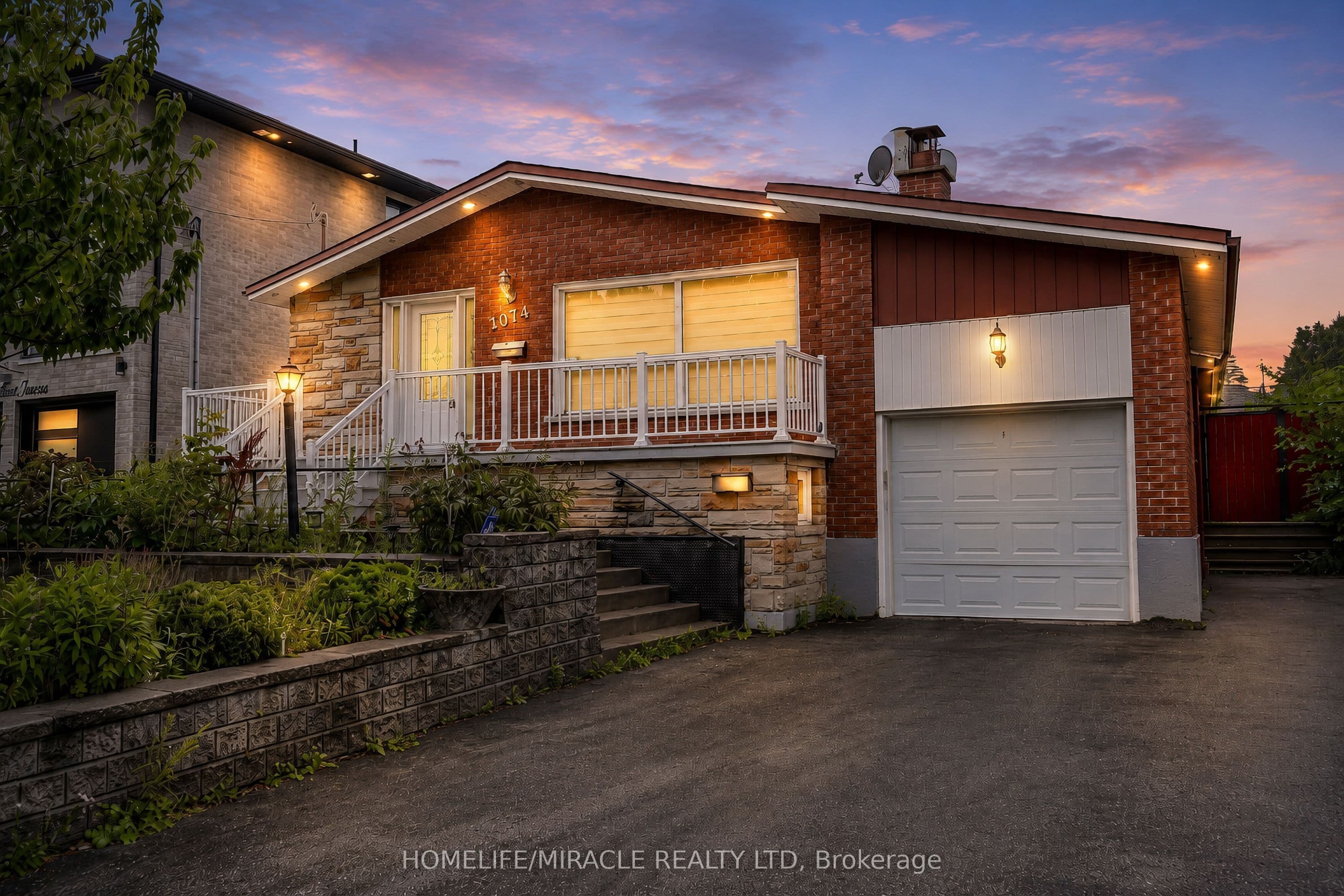 1074 Midland Avenue — photograph 2