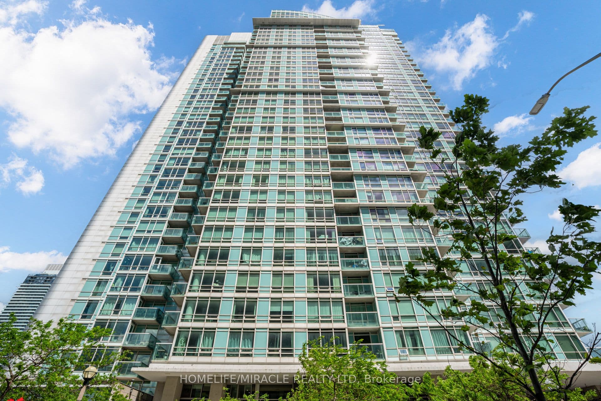 81 Navy Wharf Court #201 — photograph 2