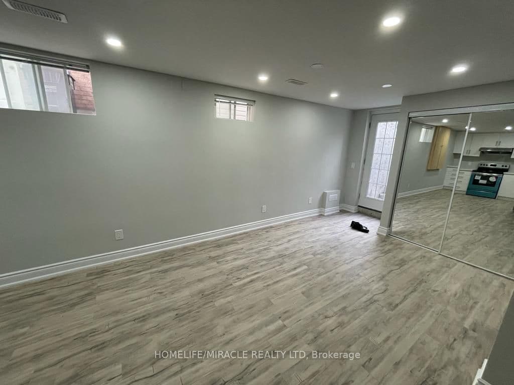 76 Jack Rabbit Crescent — photograph 3