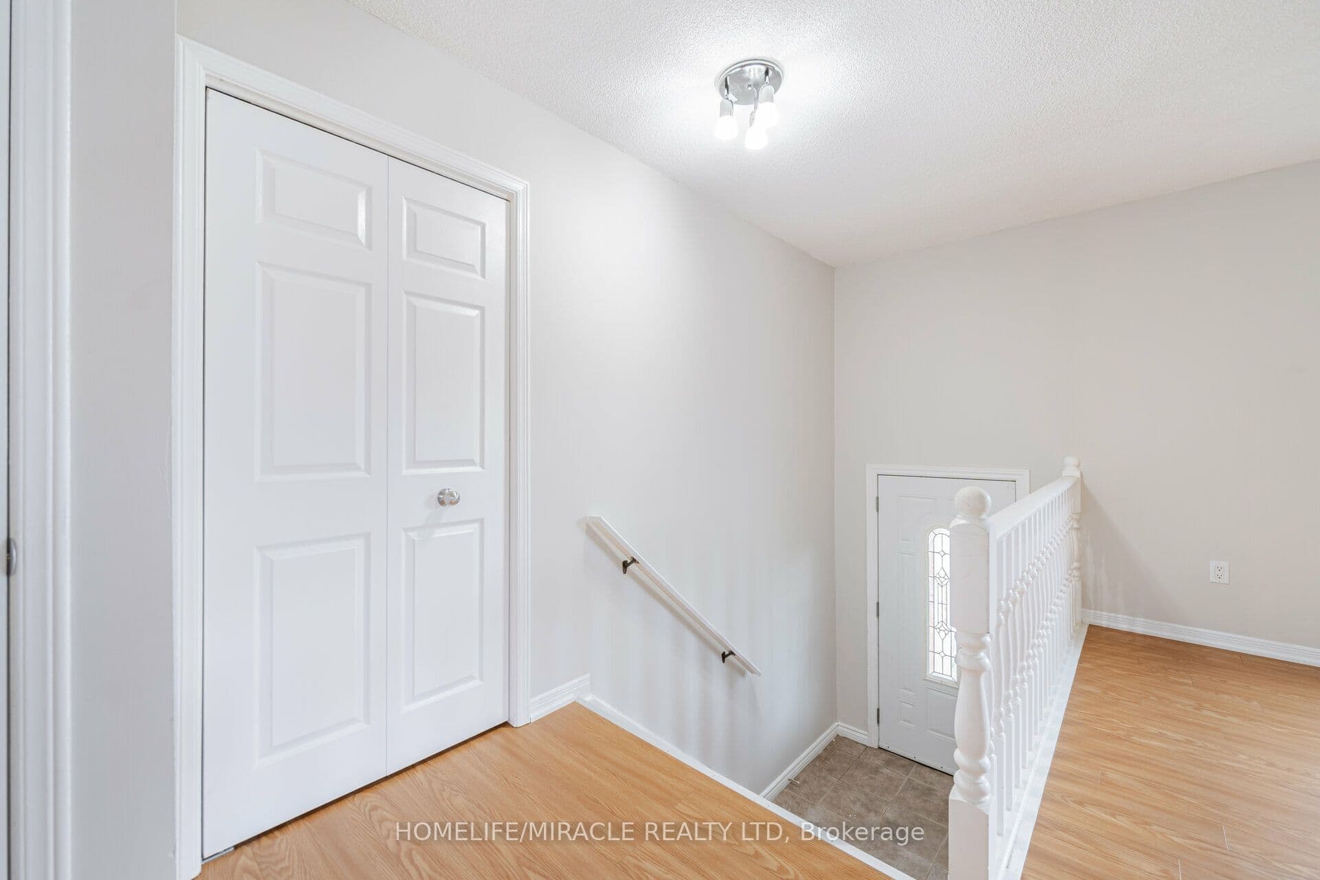 36 Poplar Crescent #upper — photograph 4