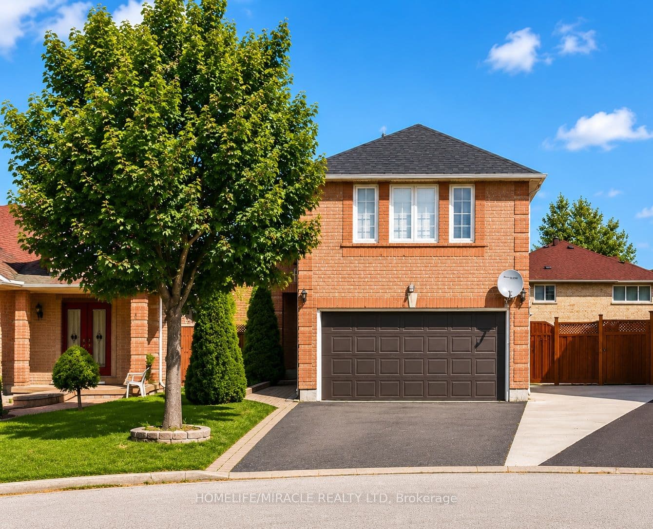 6 Flaming Oak Court — featured photograph