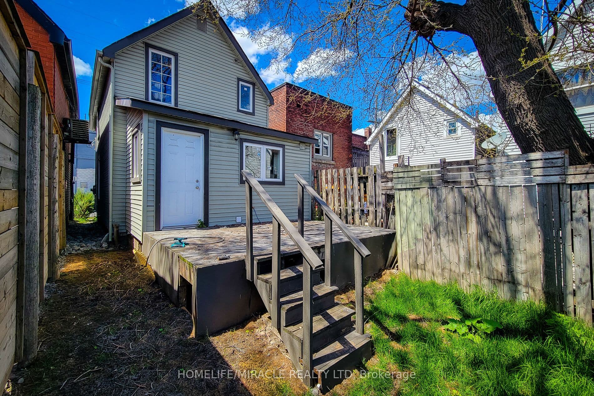 334 Gage Avenue — photograph 5