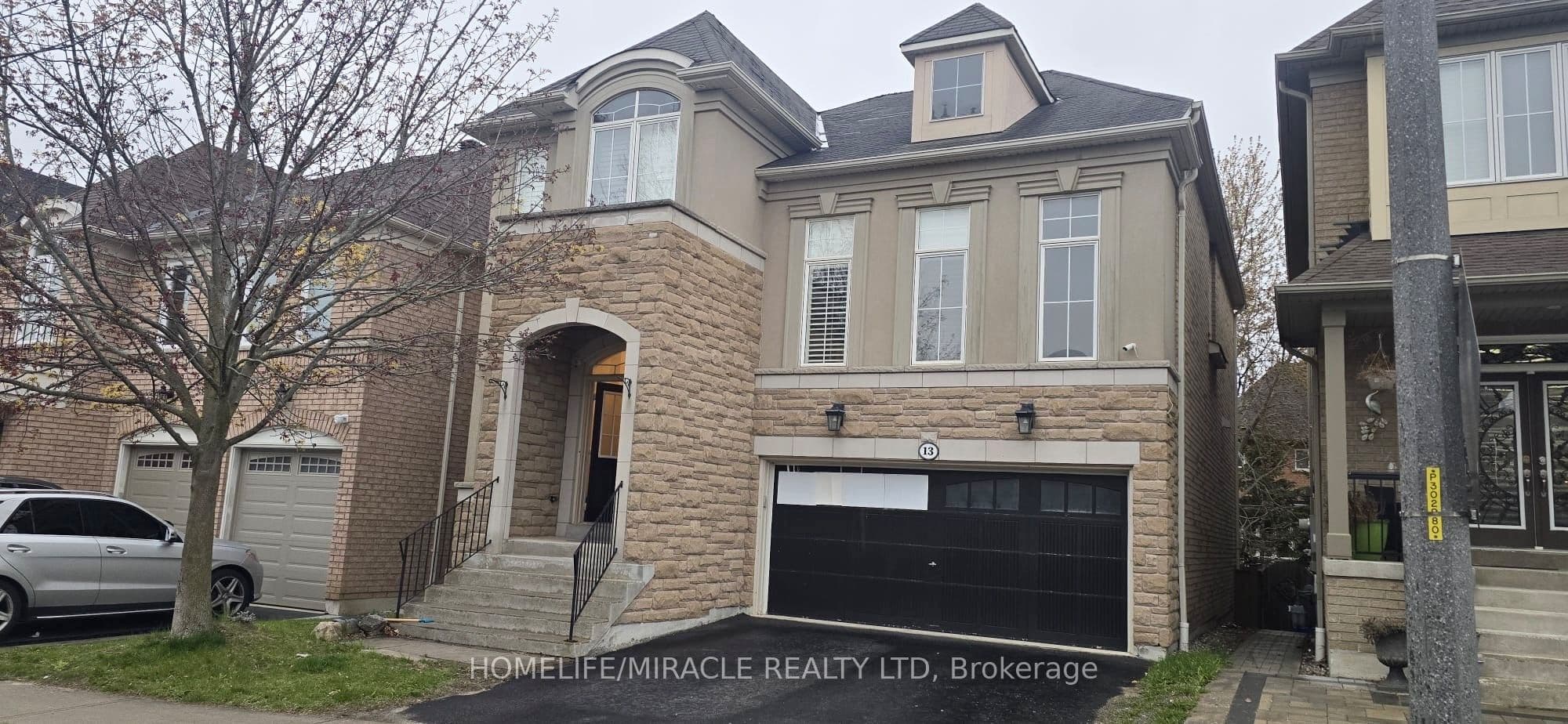 13 Muscat Crescent — featured photograph