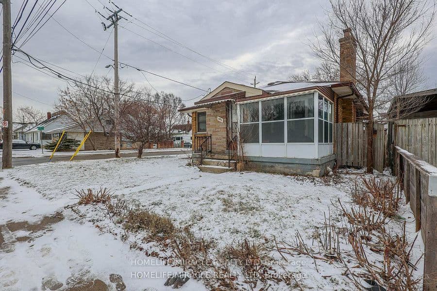 1171 Oxford Street — photograph 2