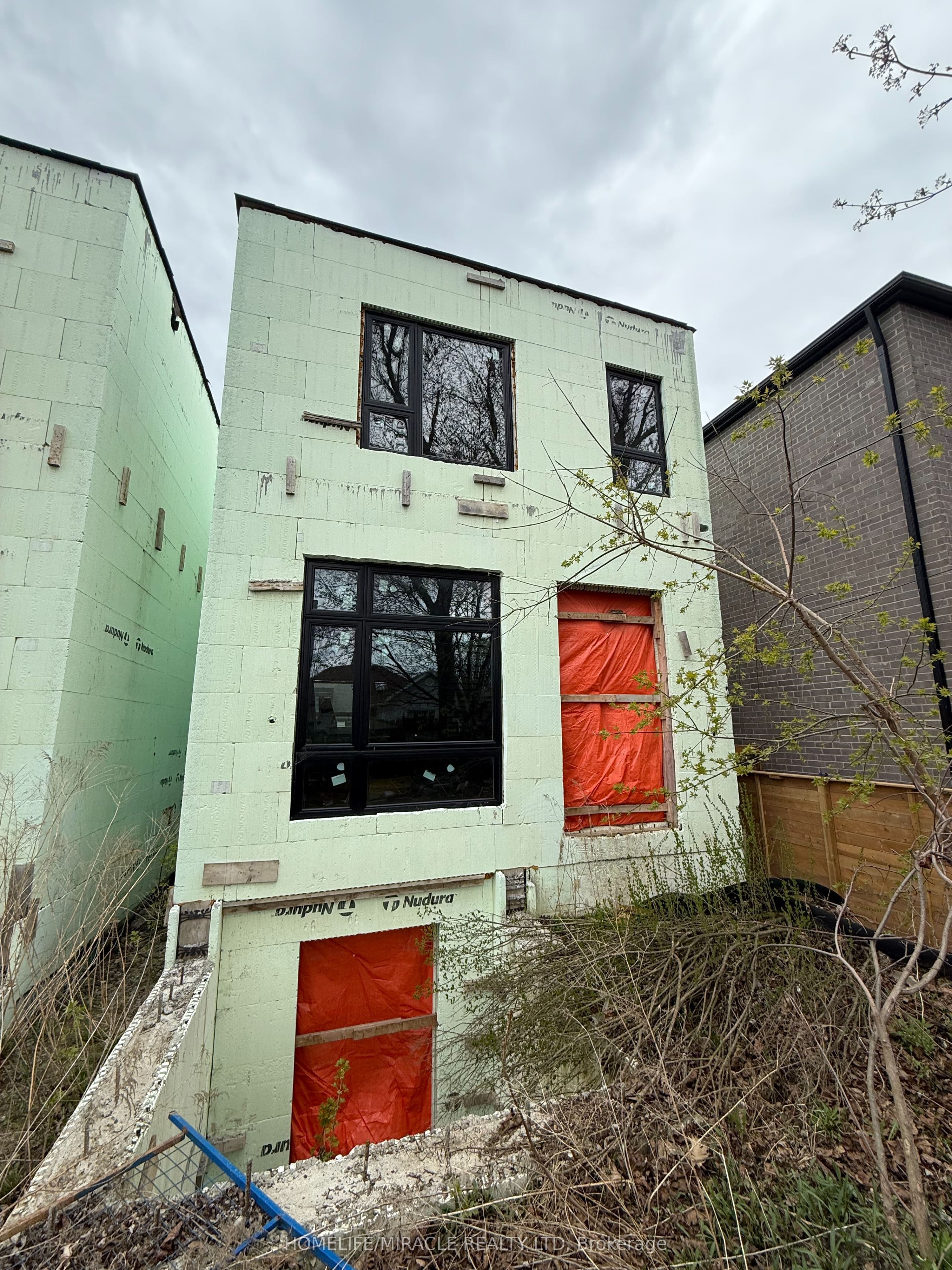 40 August Avenue — photograph 3