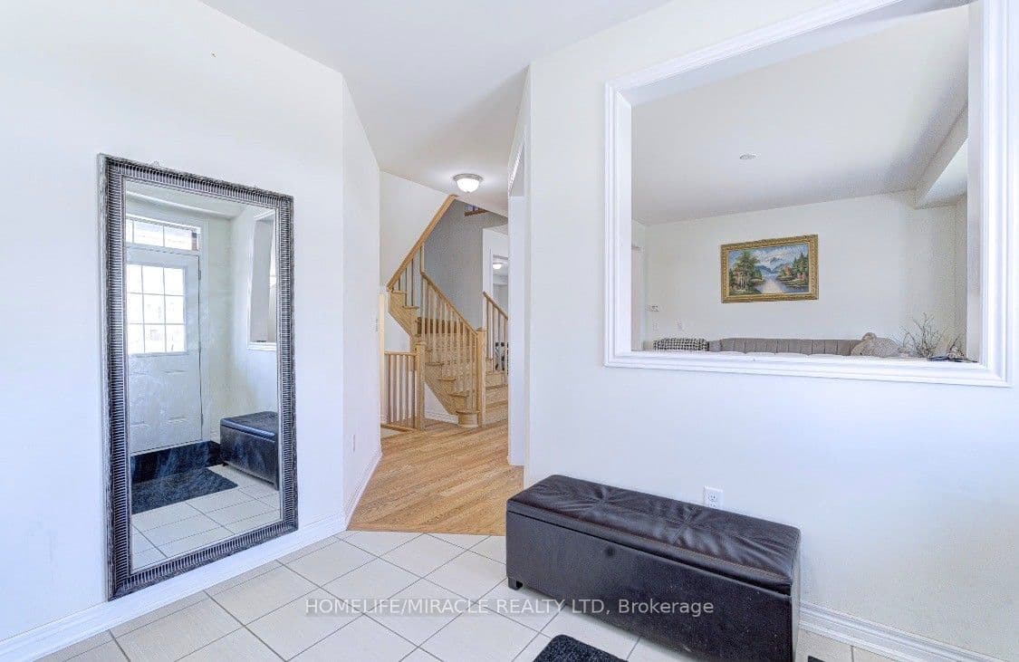 566 Brisdale Drive — photograph 5