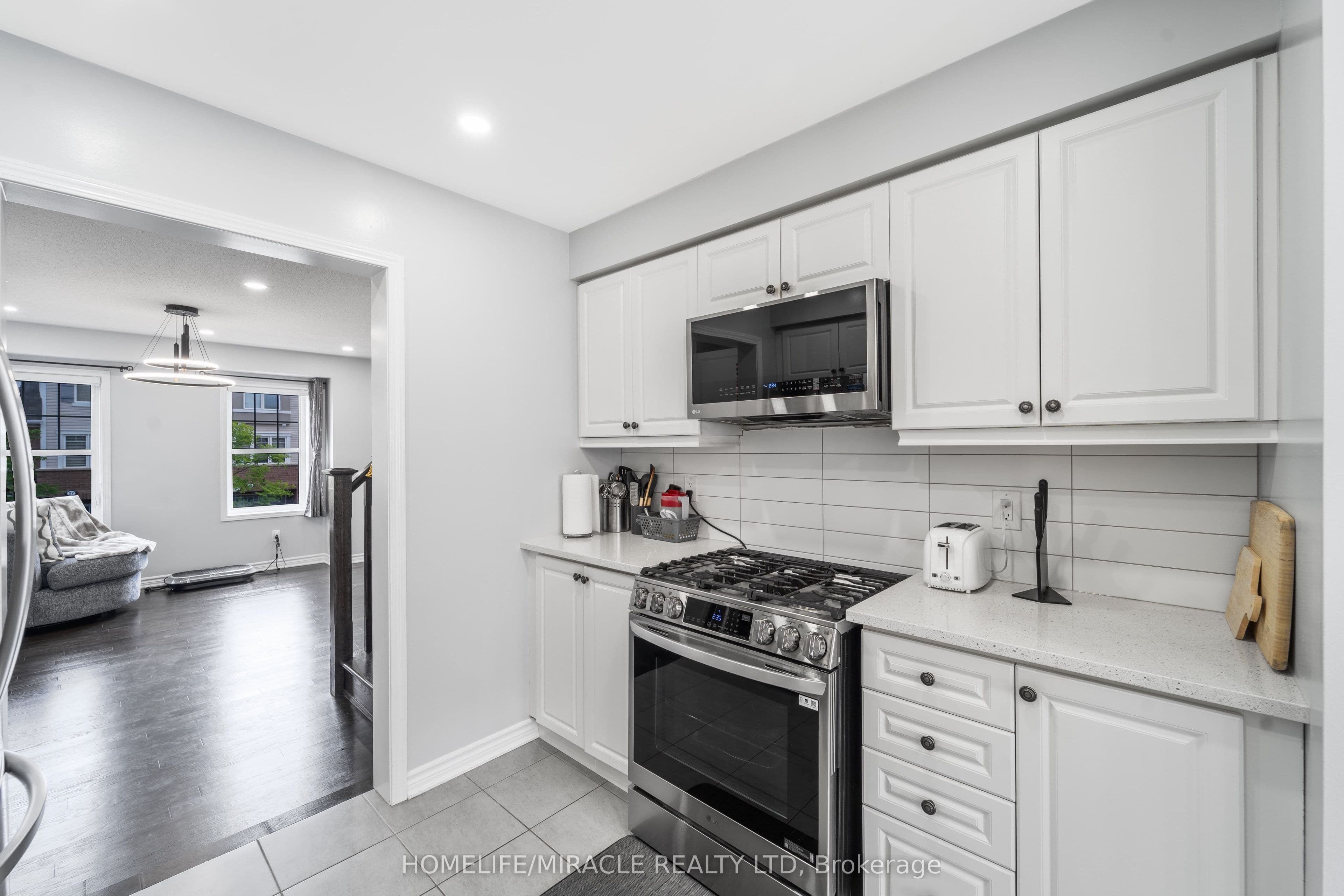 24 Metro Crescent — photograph 3
